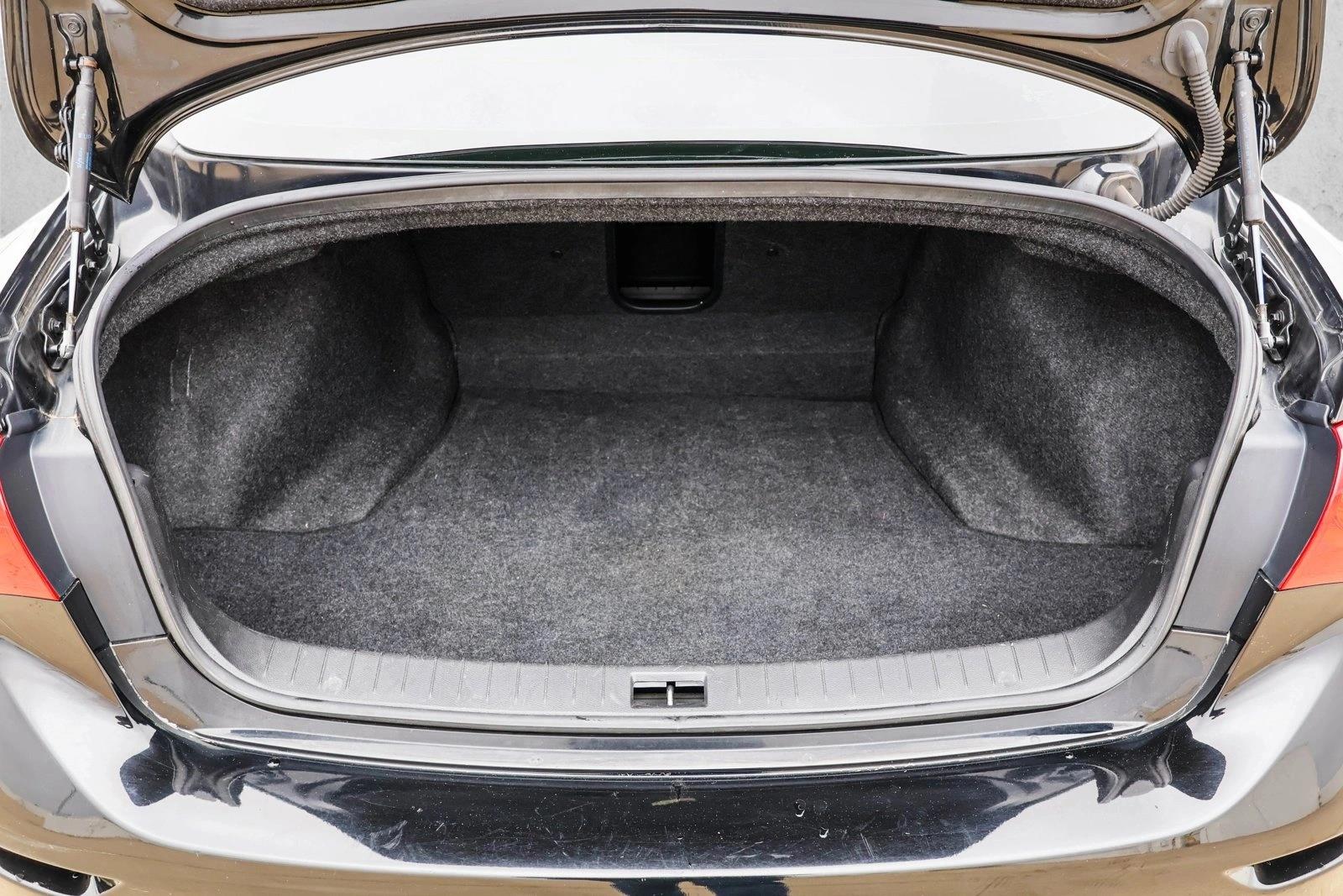 2015 INFINITI Q50 - Image 24