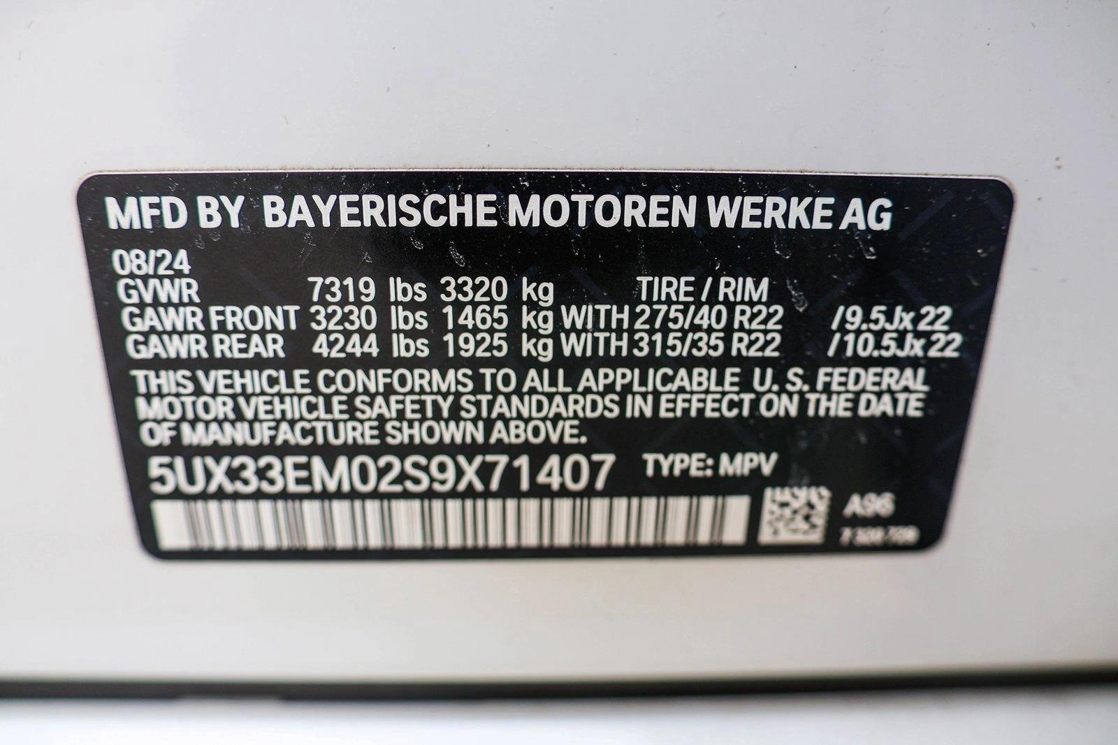 2025 BMW X7 - Image 29