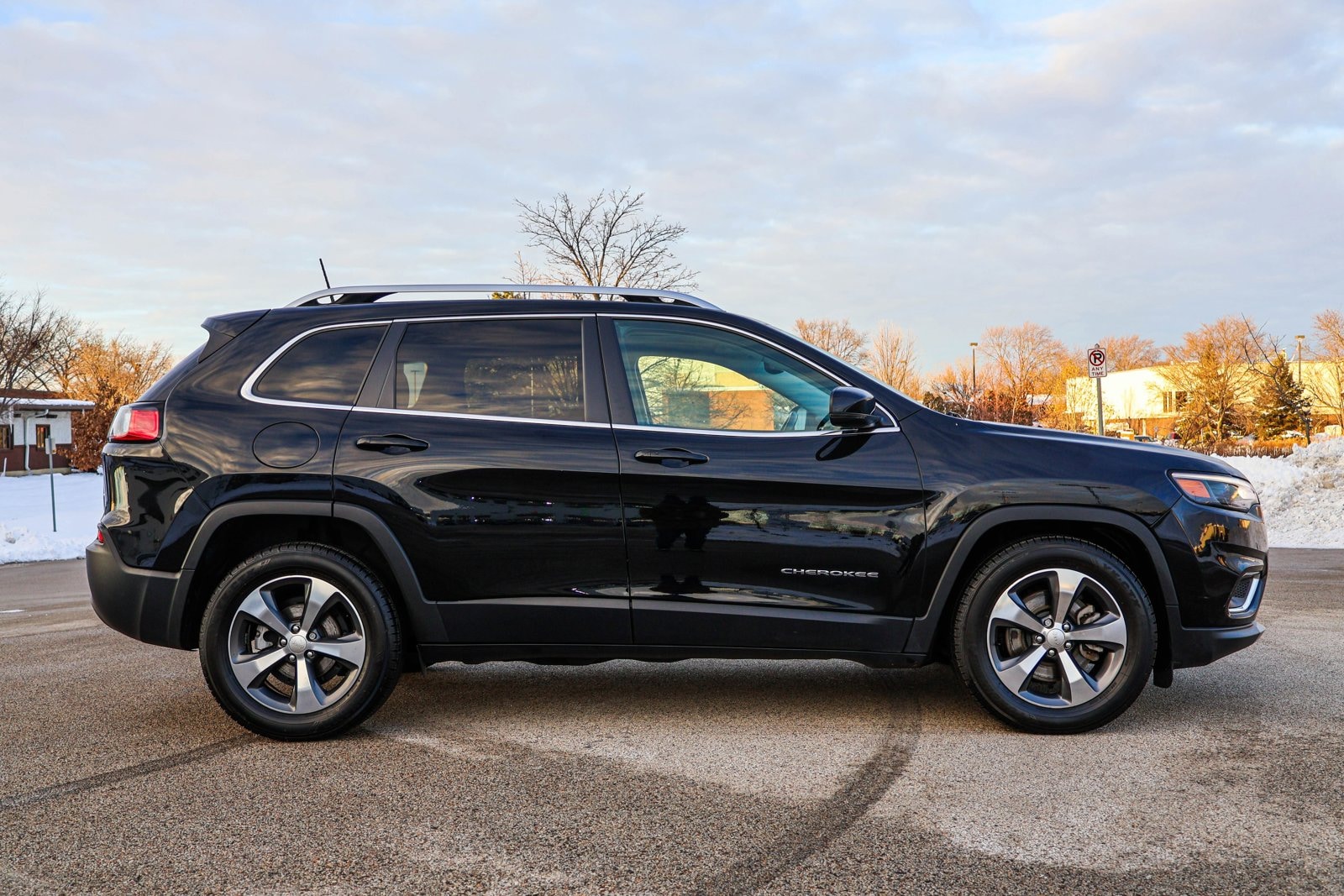 2019 JEEP CHEROKEE - Image 4