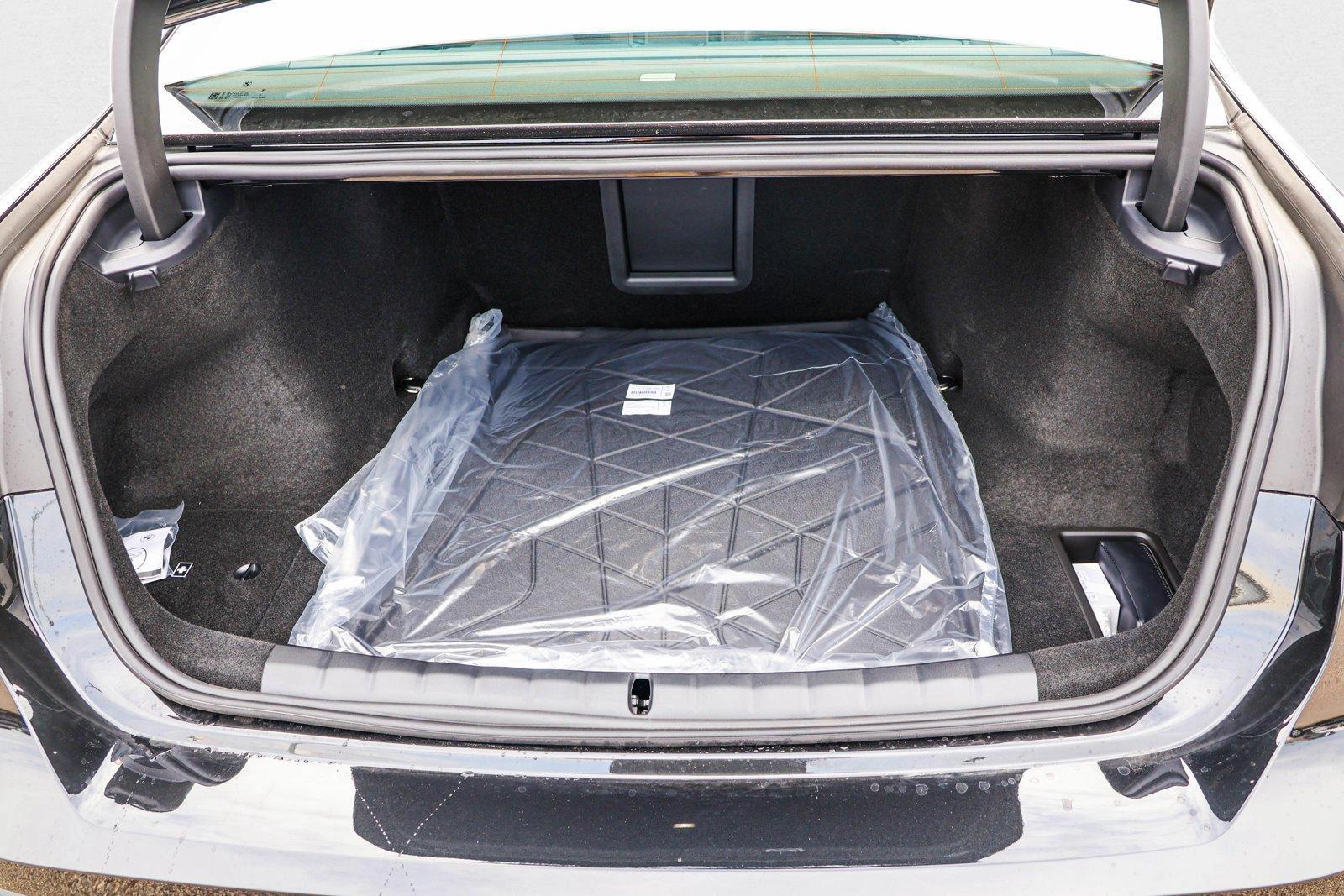 2025 BMW 7 Series 760i - Photo 23