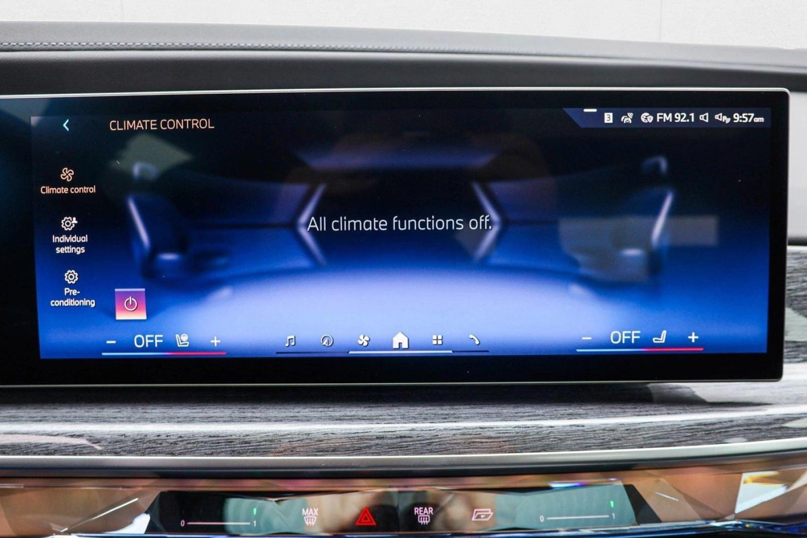 2025 BMW i7 50 - Photo 18