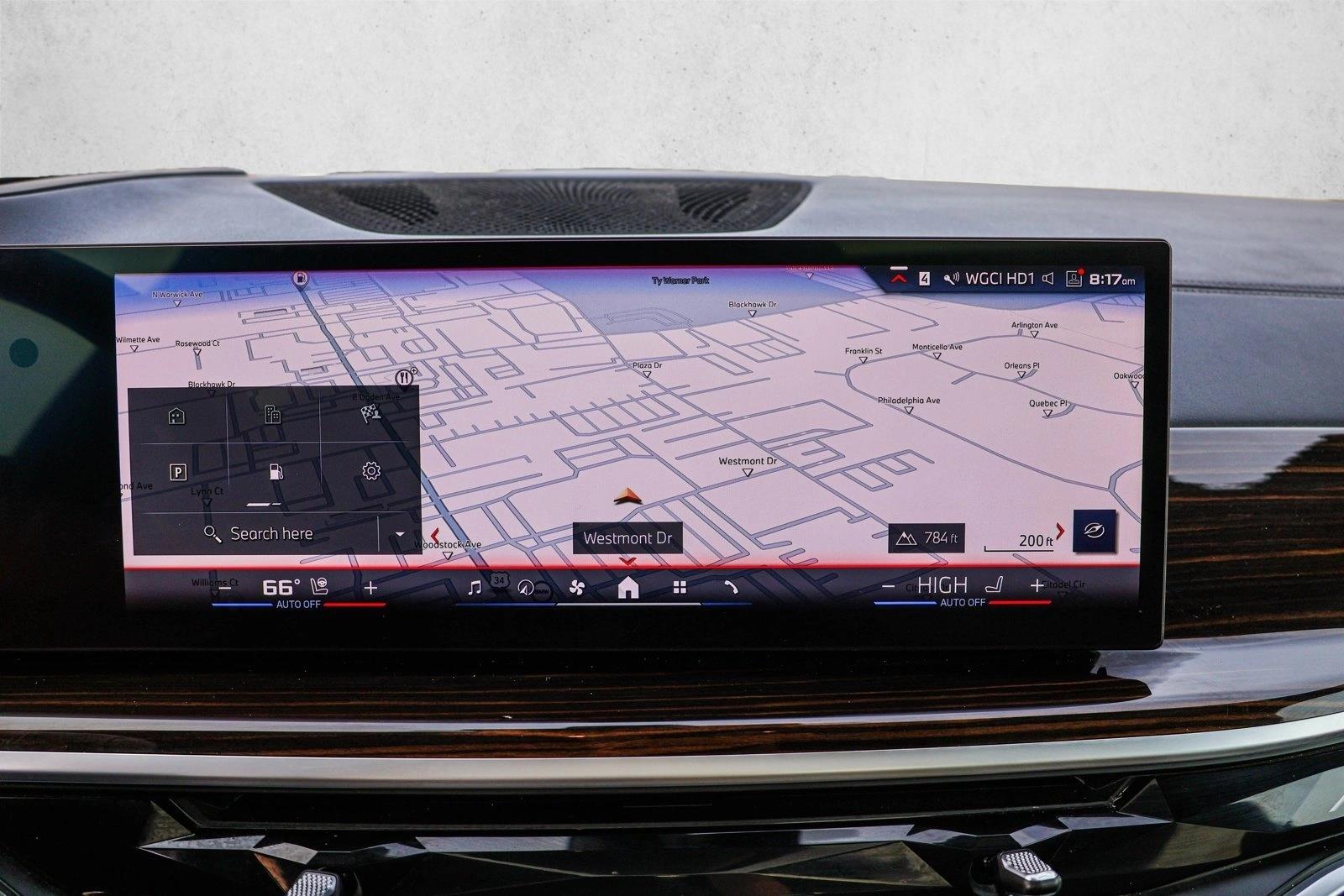 2025 BMW X7 - Image 18