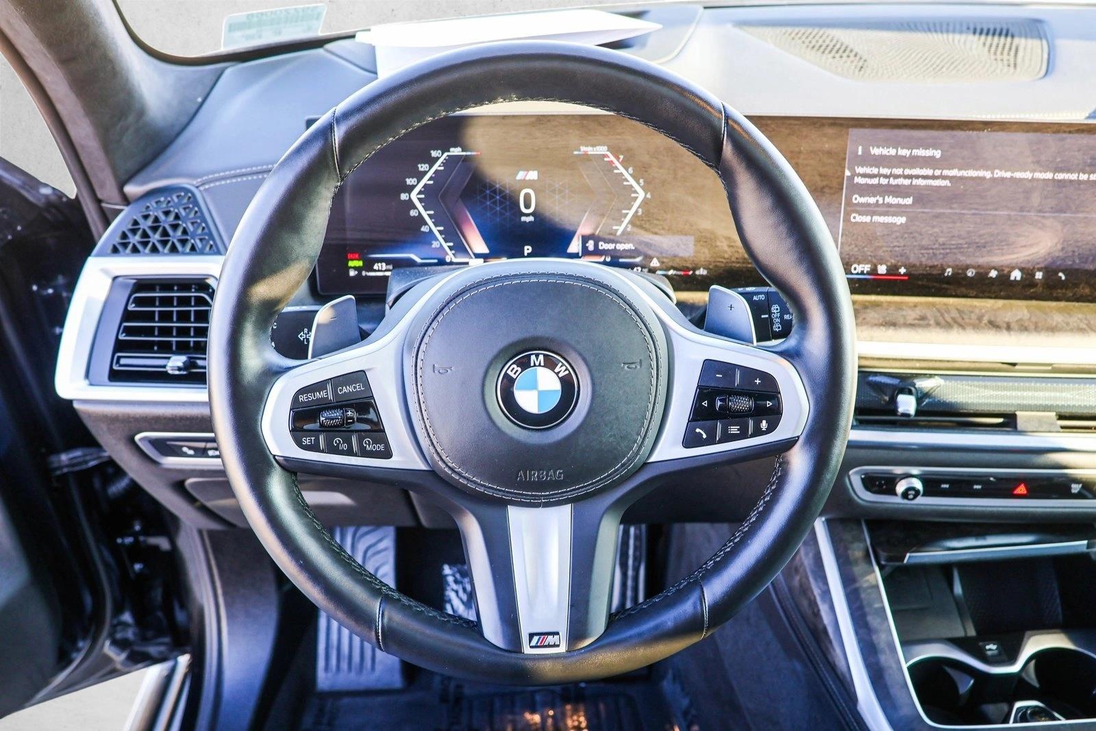 2025 BMW X7 - Image 13