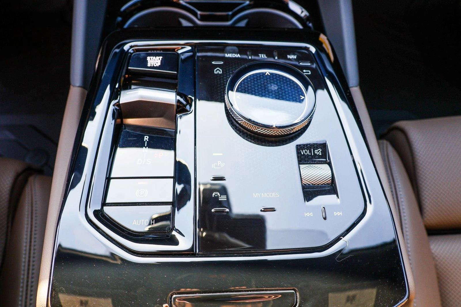 2025 BMW 530I - Image 19