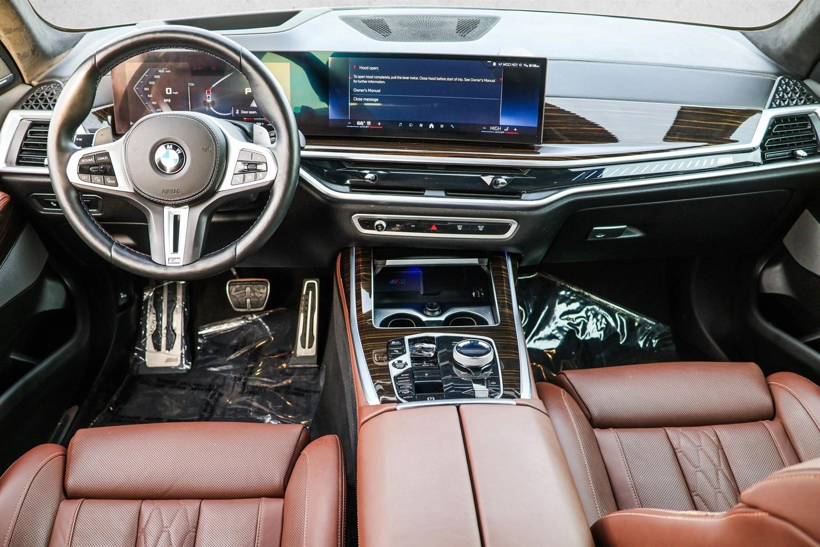 2025 BMW X7 - Image 24