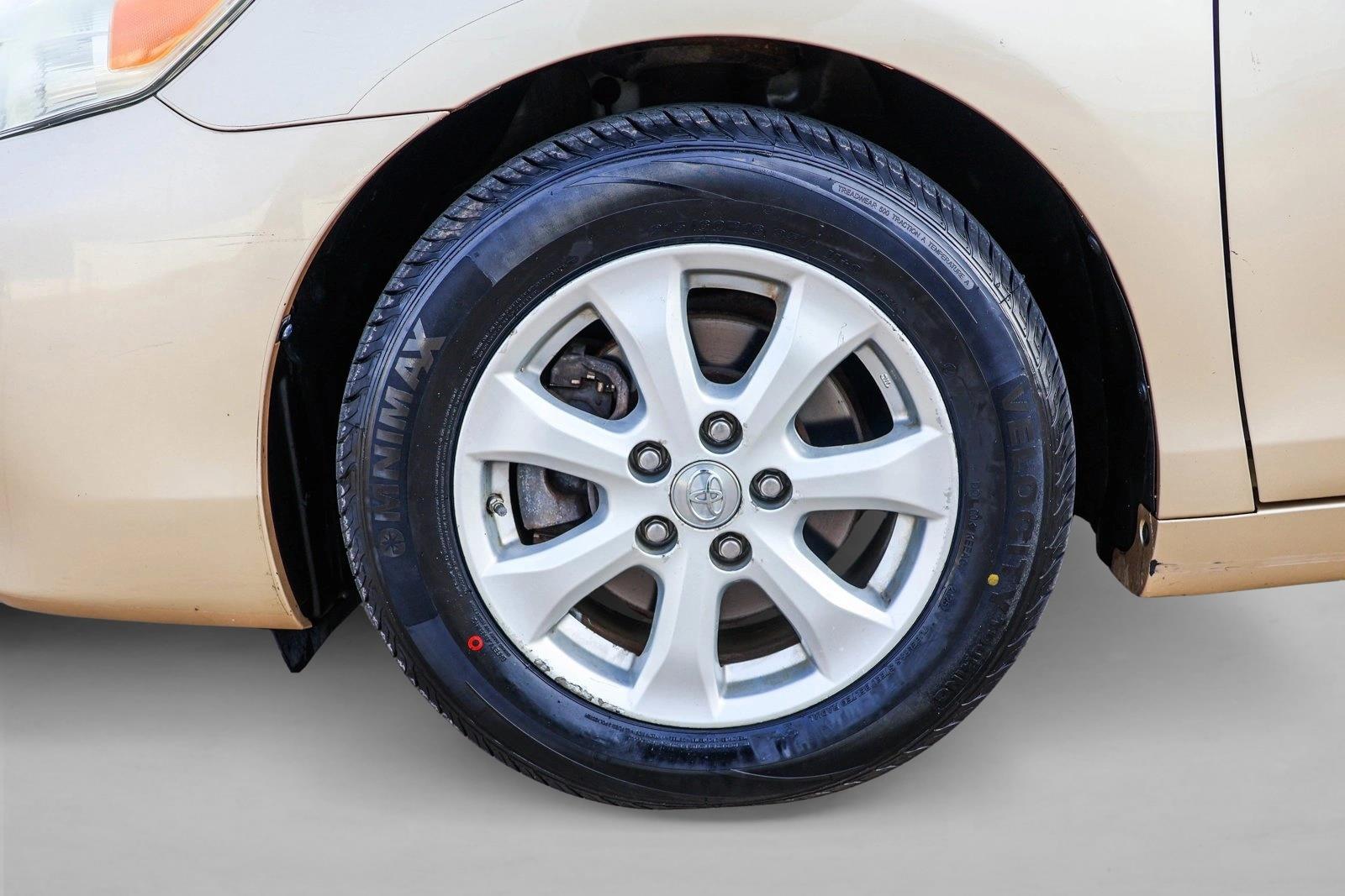 2010 TOYOTA CAMRY - Image 9