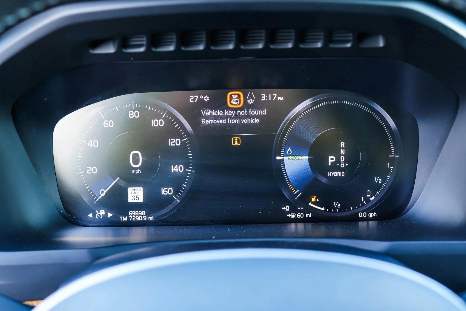 2022 VOLVO XC90 - Image 15