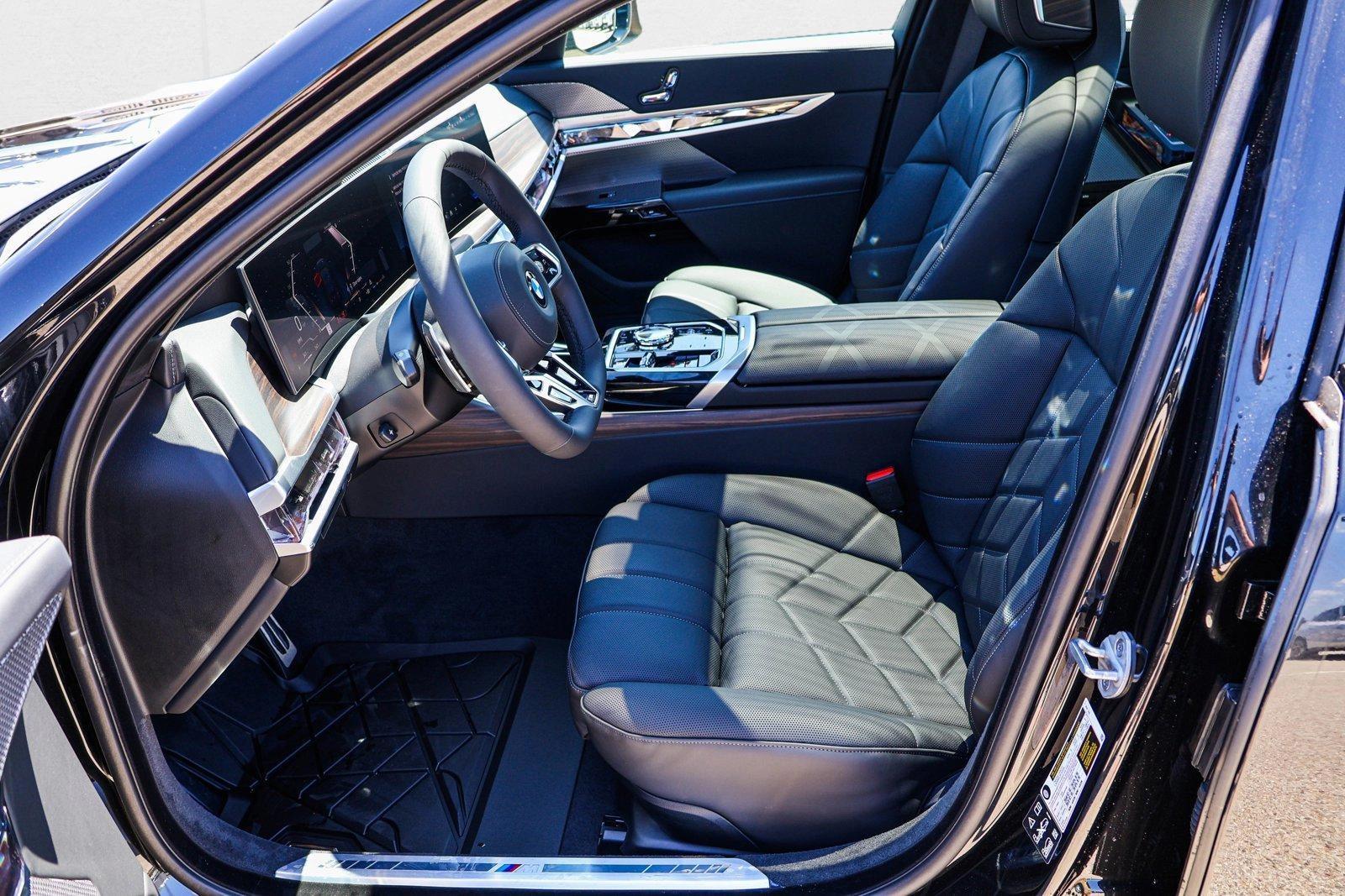2025 BMW 7 Series 760i - Photo 12