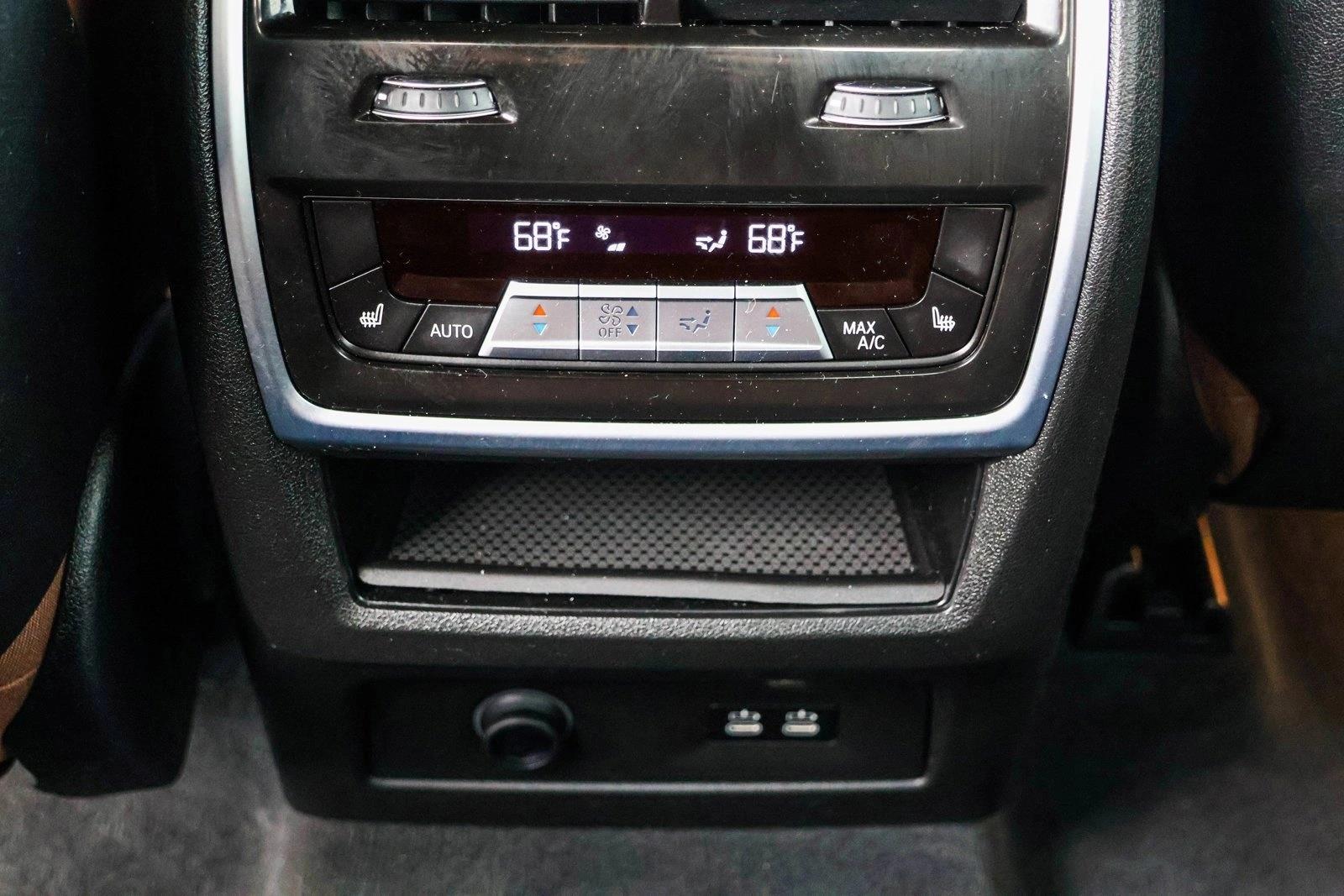 2025 BMW X7 - Image 23