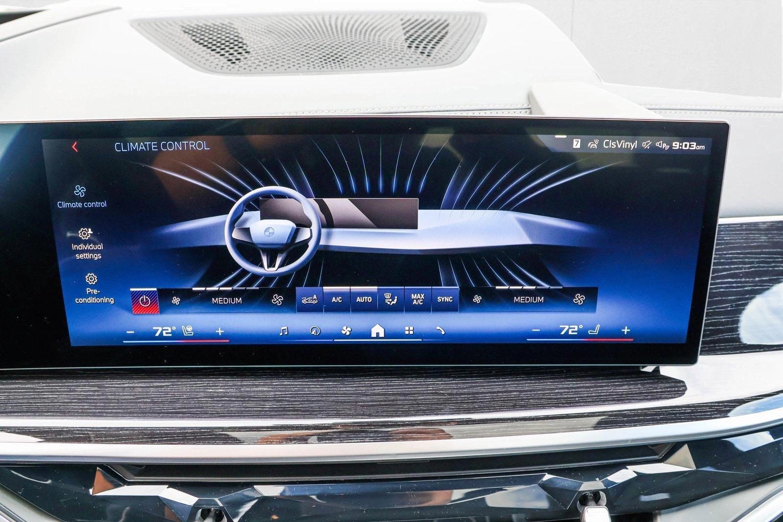 2025 BMW X7 - Image 19