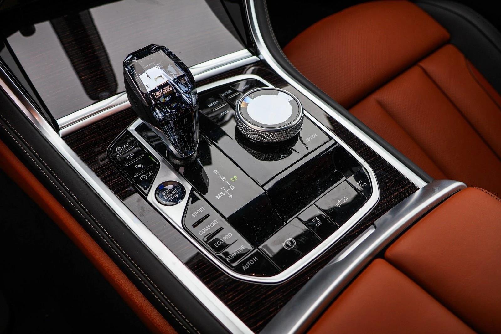 2026 BMW 8 Series 840i - Photo 18