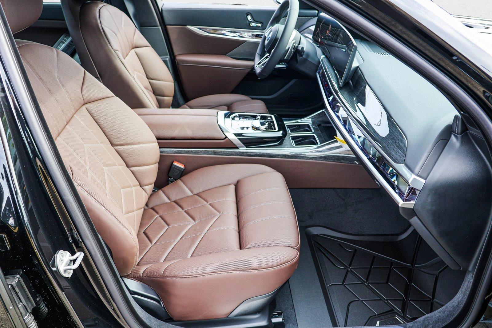 2025 BMW 7 Series 760i - Photo 26