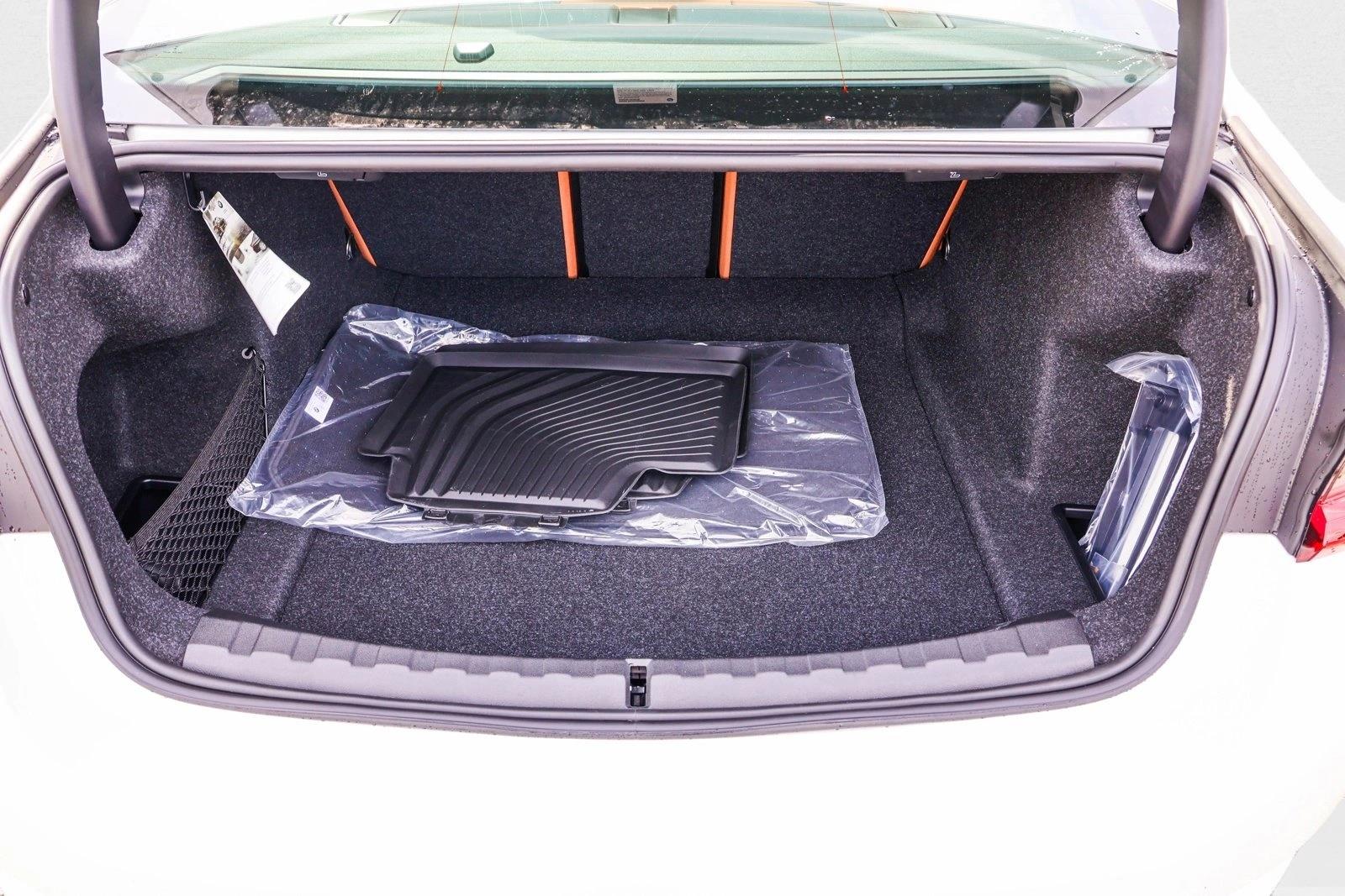 2025 BMW 330I - Image 23