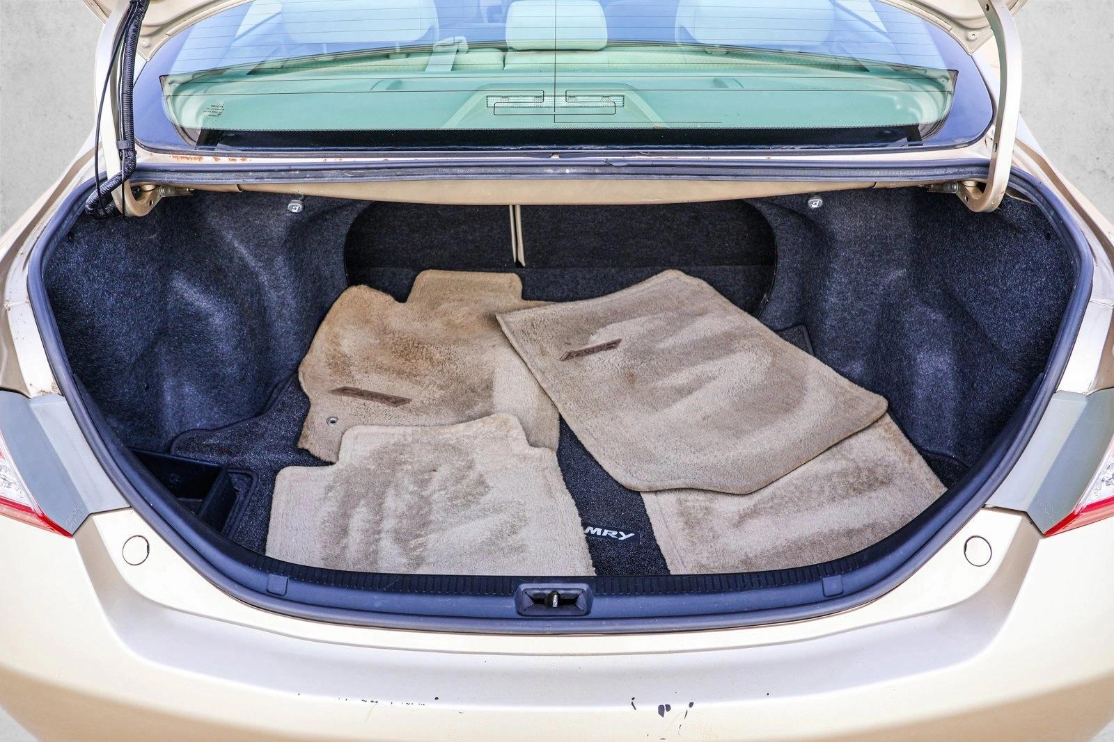 2010 TOYOTA CAMRY - Image 22