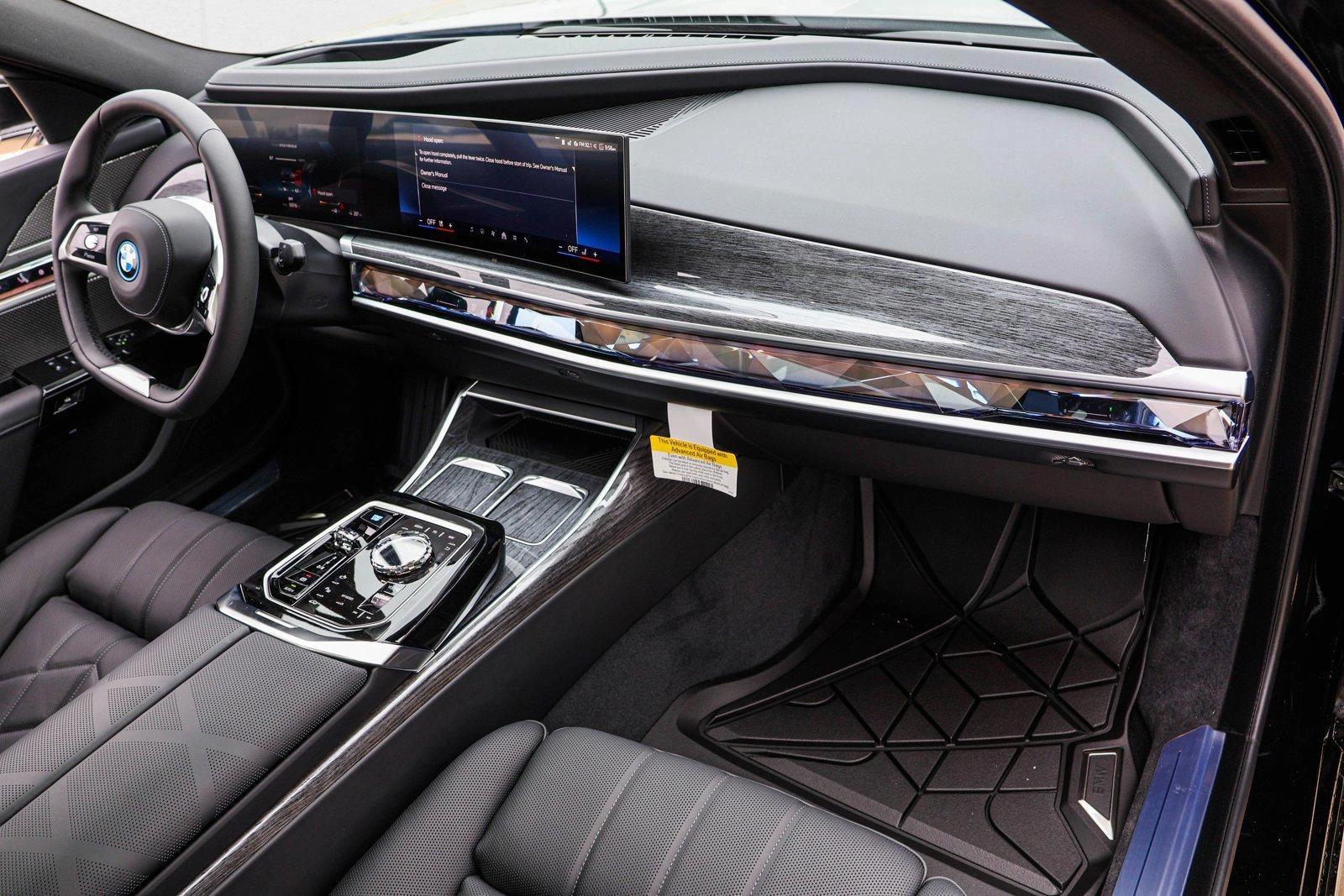 2025 BMW i7 50 - Photo 25