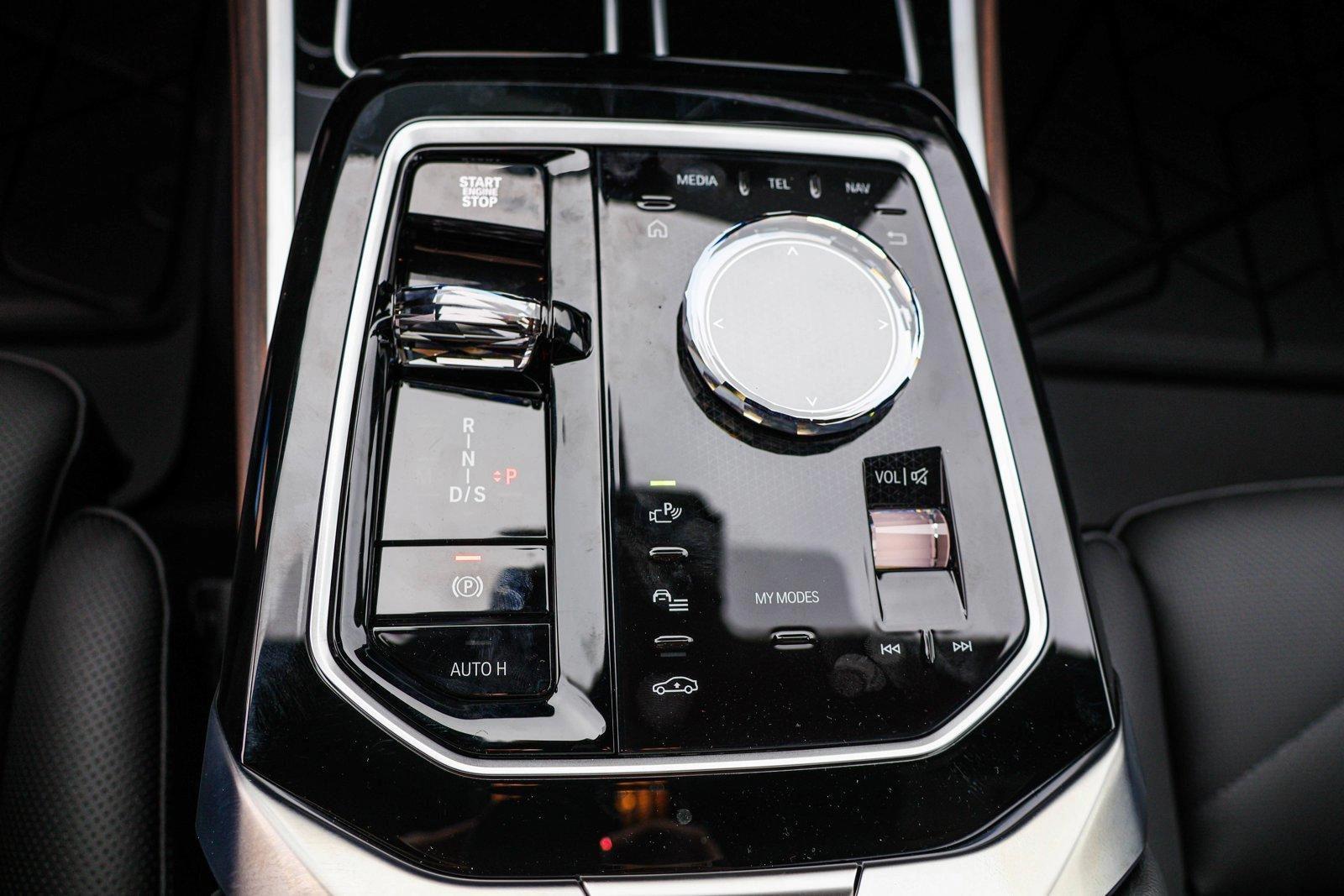 2025 BMW 7 Series 740i - Photo 19
