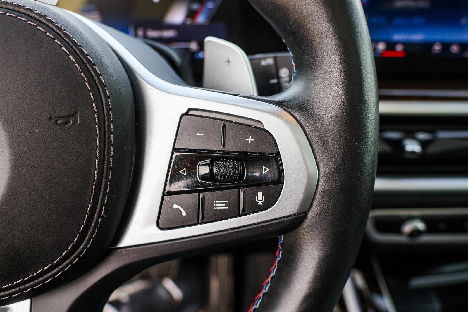 2025 BMW X7 - Image 16