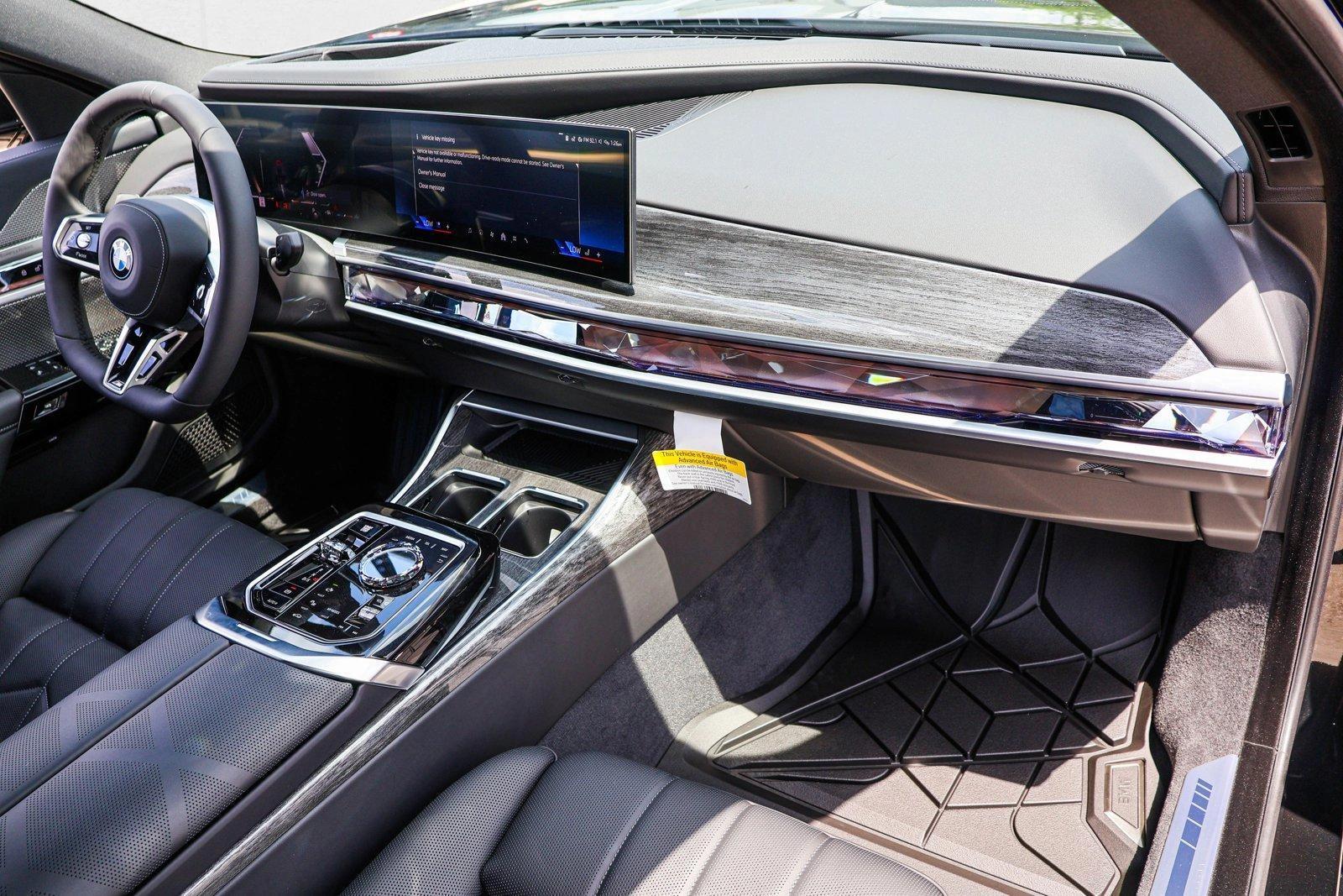 2025 BMW 7 Series 760i - Photo 25