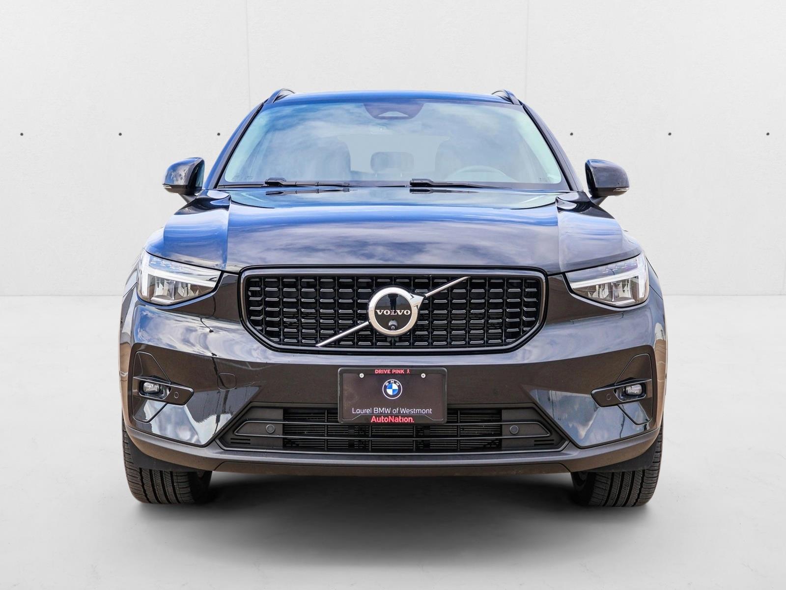 2024 Volvo XC40 Plus photo 2