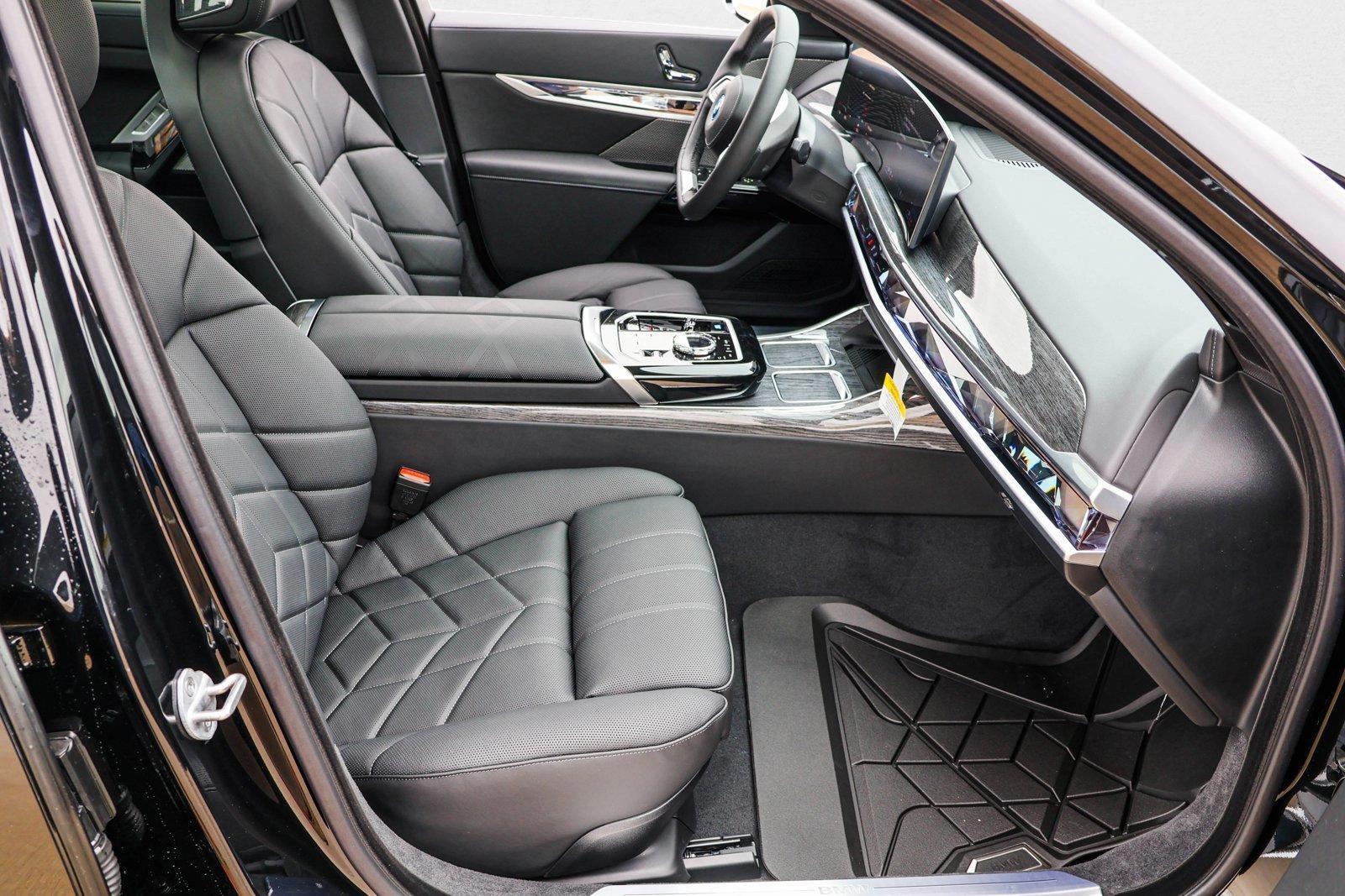 2025 BMW i7 50 - Photo 26
