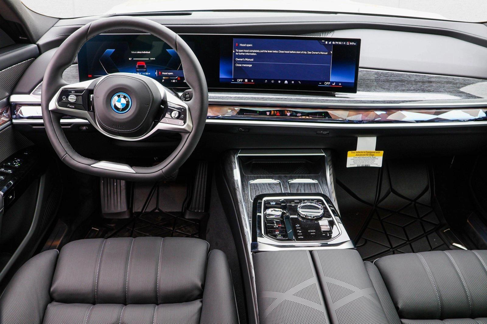 2025 BMW i7 50 - Photo 22