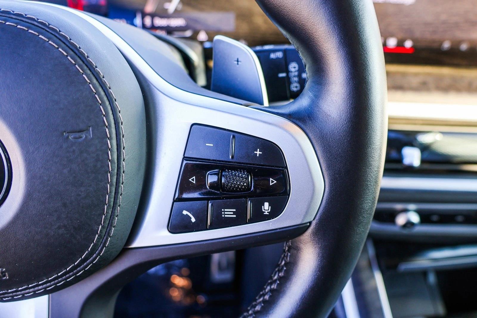 2025 BMW X7 - Image 16