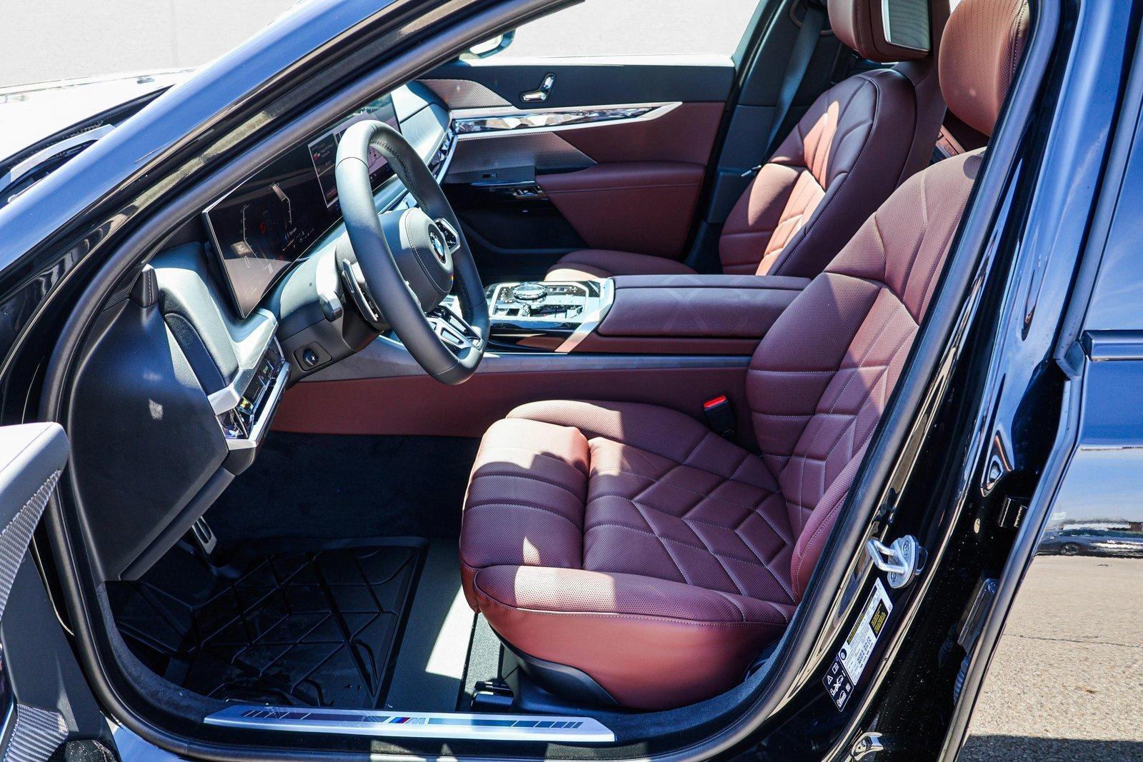 2025 BMW 7 Series 760i - Photo 12