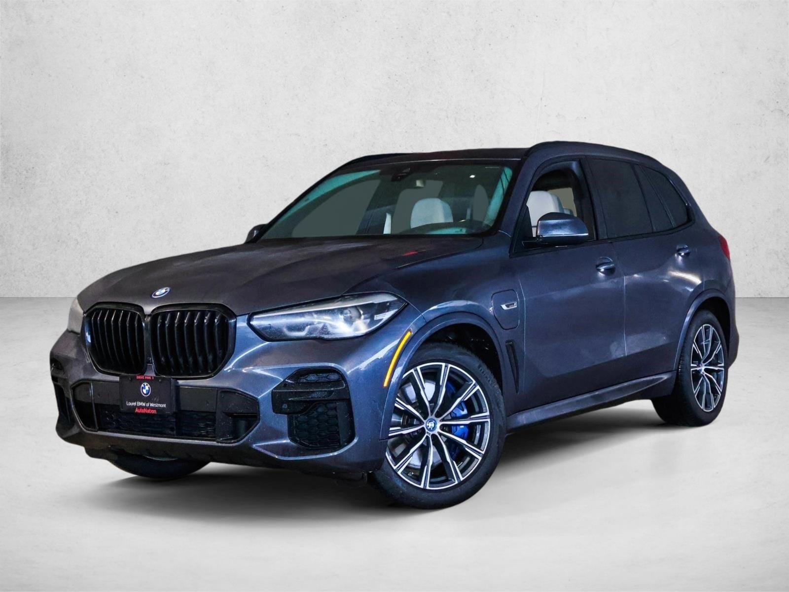 2022 BMW X5 45e's photo