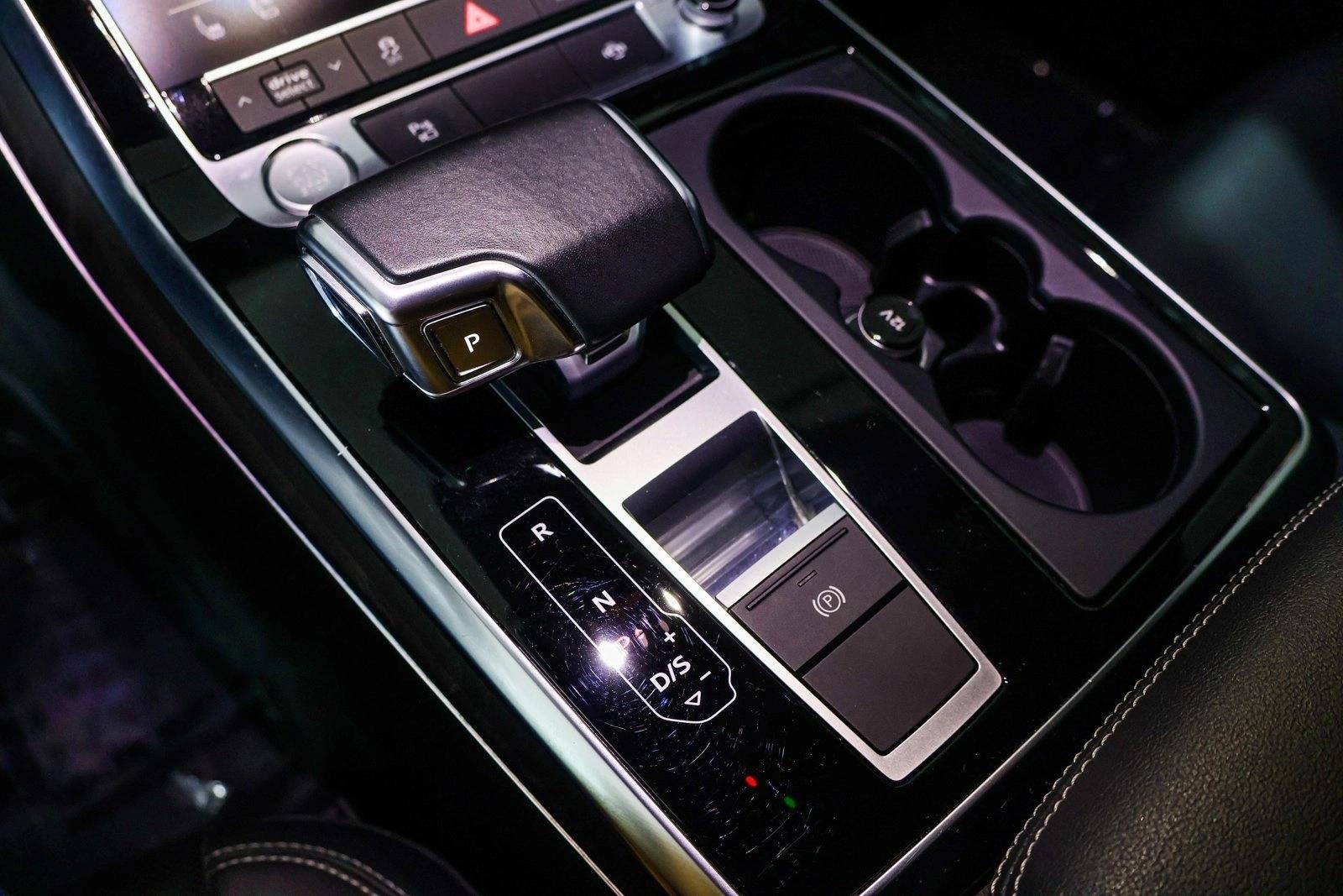 2020 AUDI Q8 - Image 21