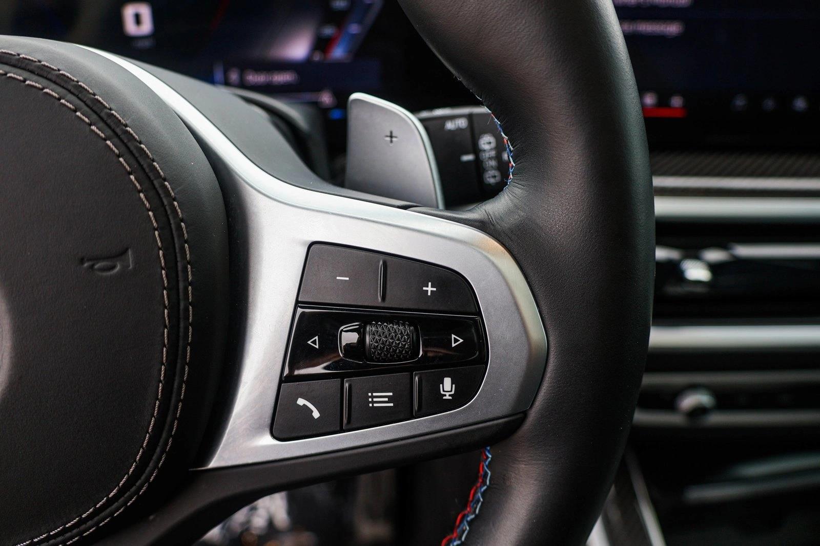 2025 BMW X7 - Image 16