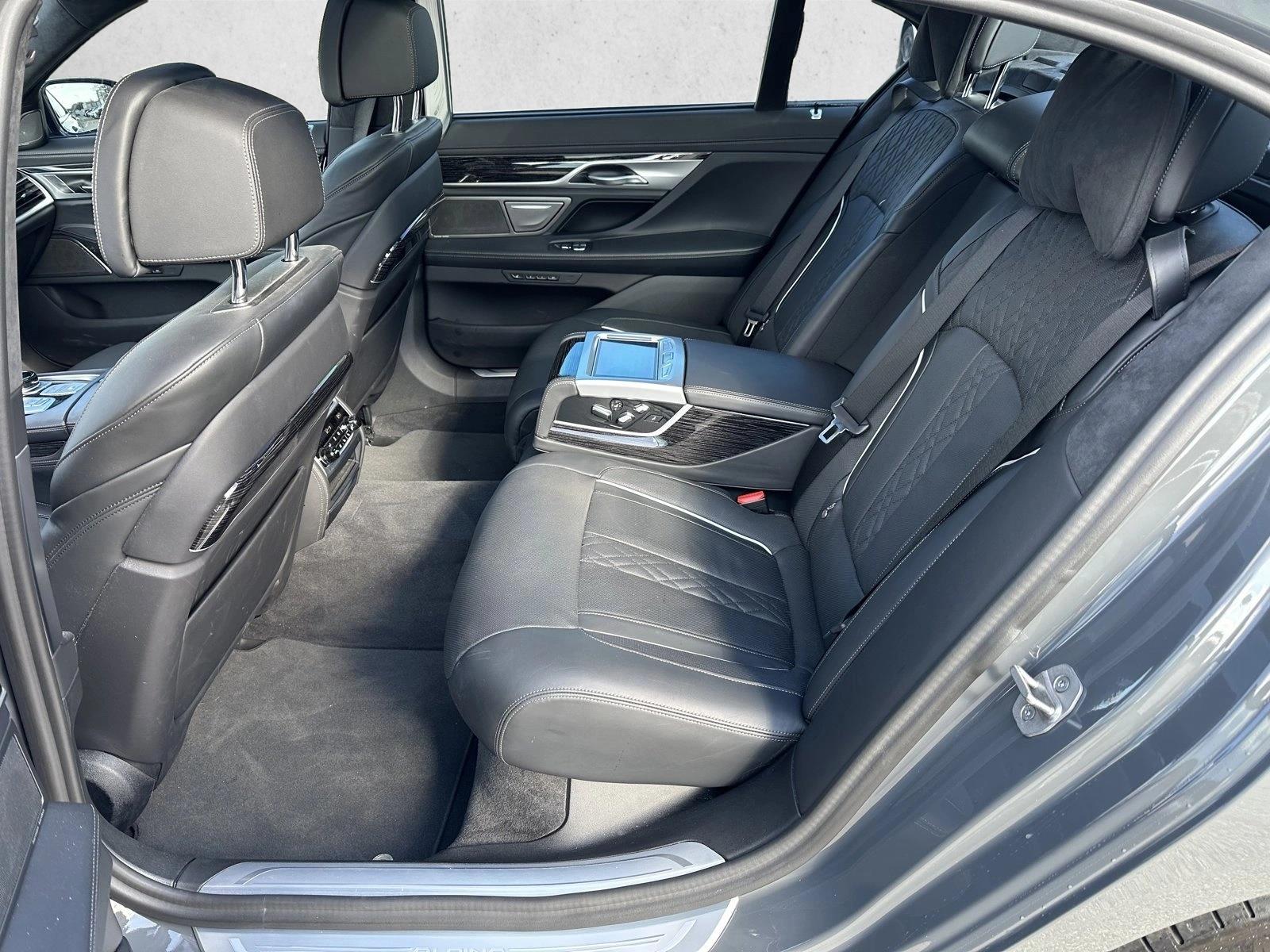 2022 BMW B7 - Image 12