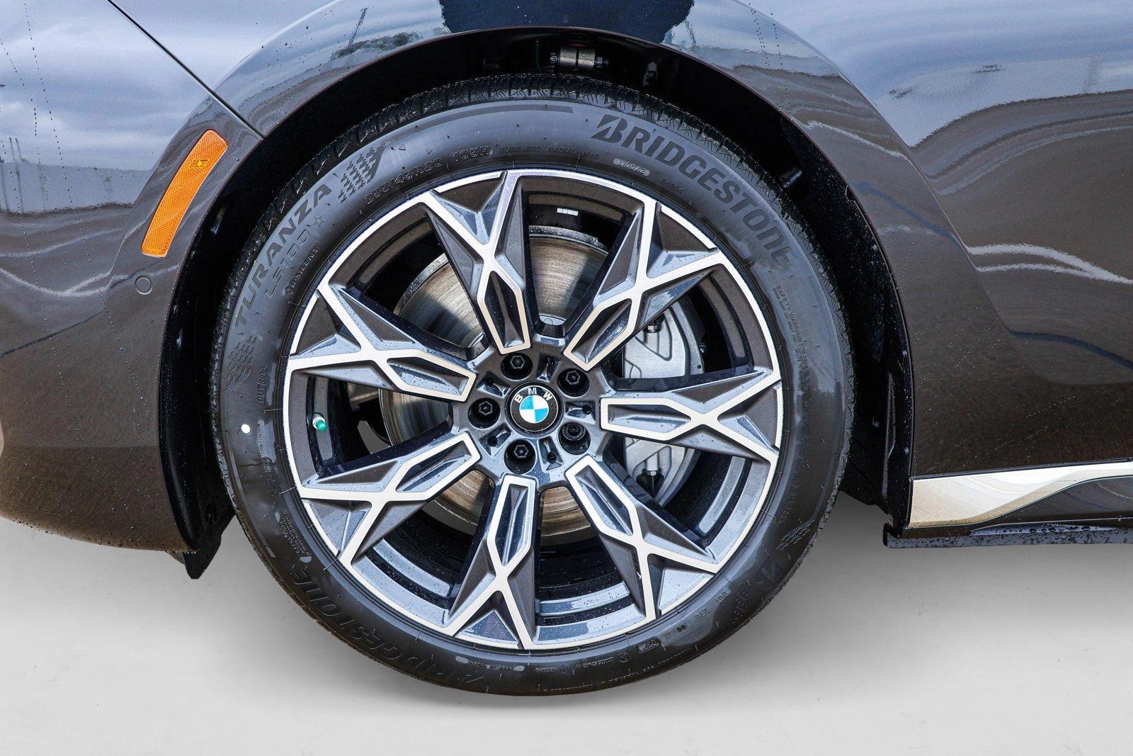 2025 BMW i7 50 - Photo 9