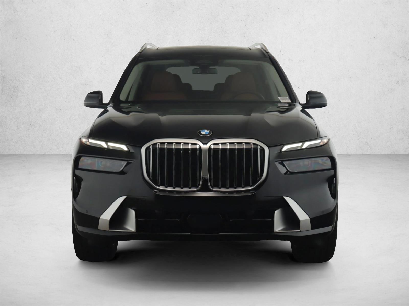 2025 BMW X7 - Image 2