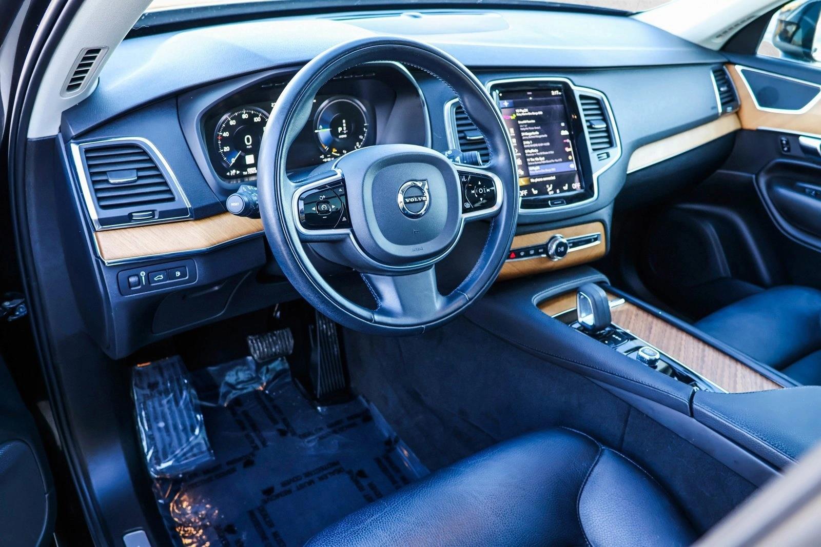 2022 VOLVO XC90 - Image 10