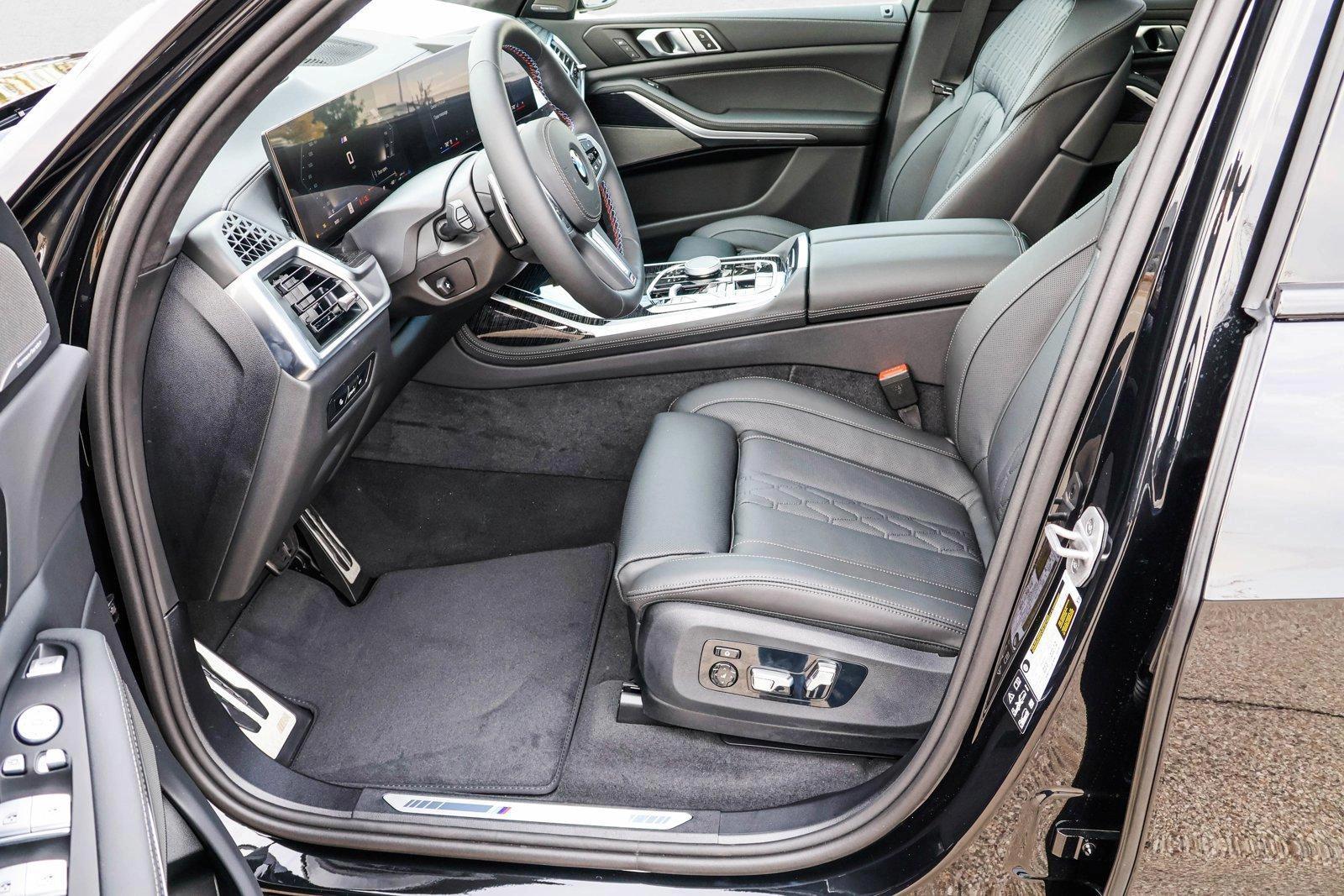 2025 BMW X7 - Image 12