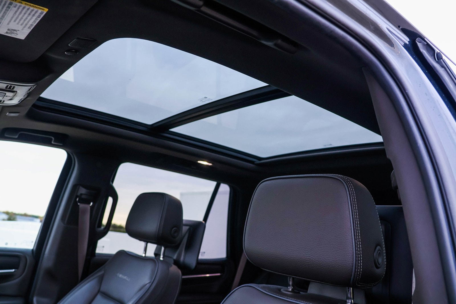 2021 GMC YUKON - Image 11