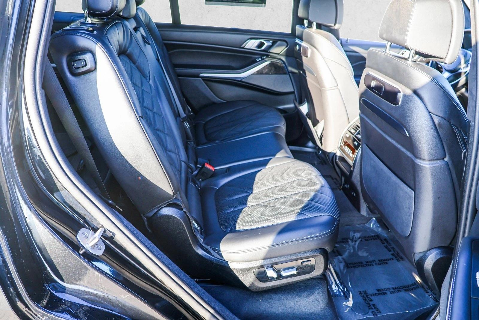 2025 BMW X7 - Image 27