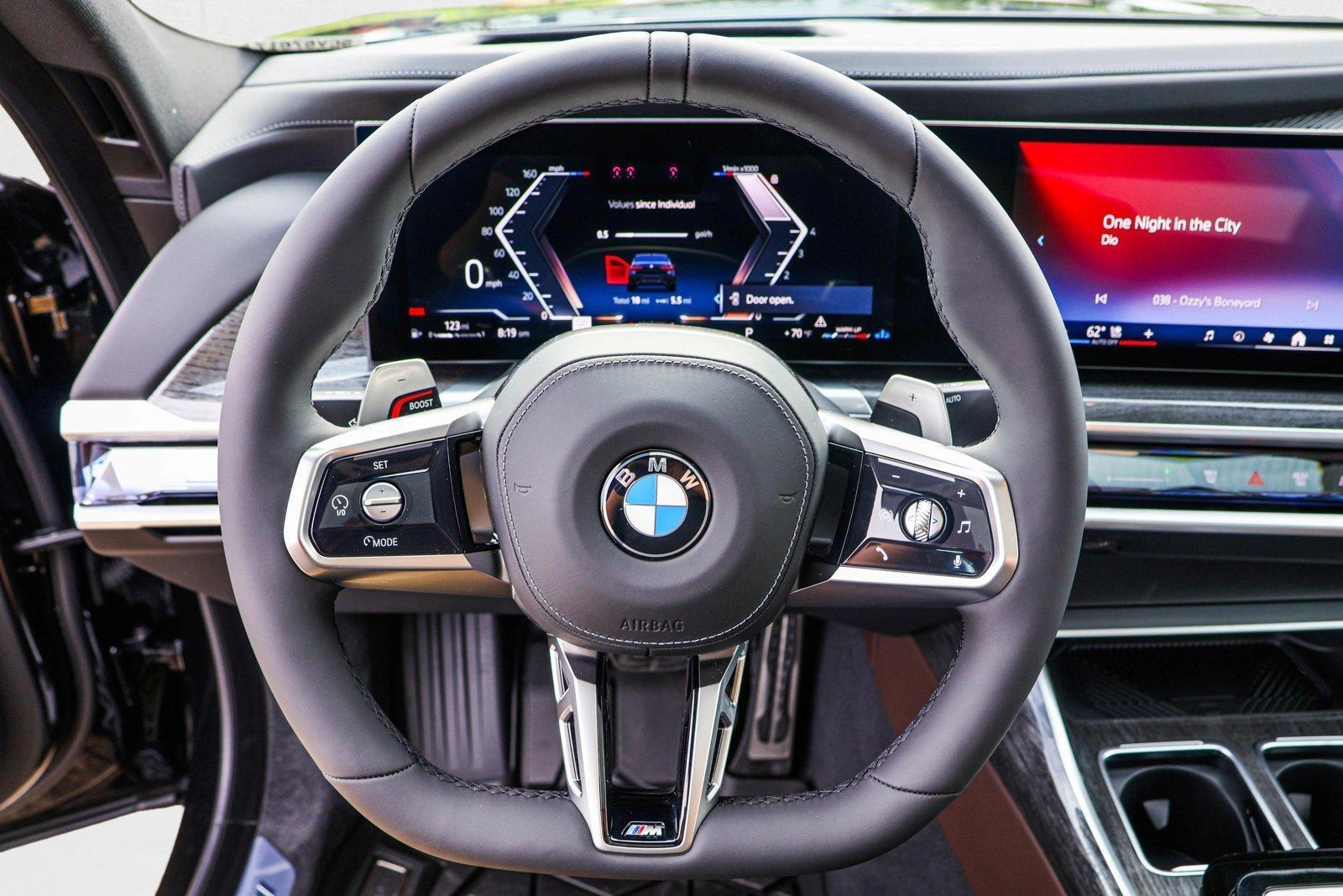 2025 BMW 7 Series 760i - Photo 13