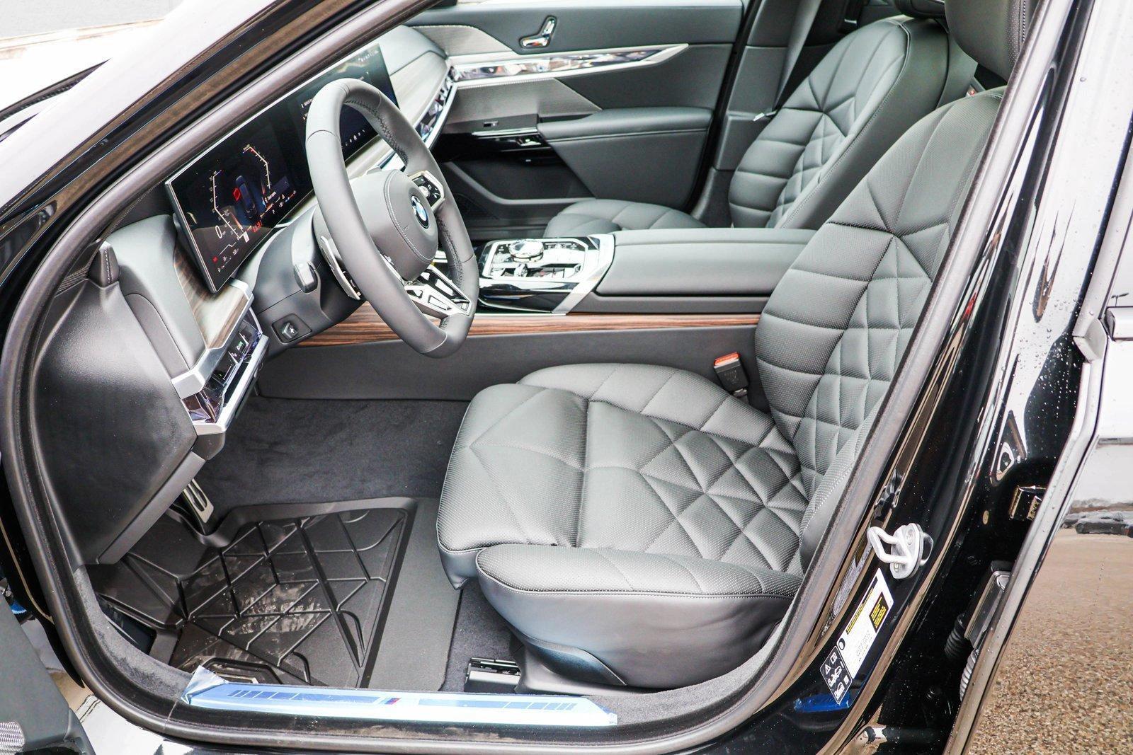 2025 BMW 7 Series 740i - Photo 12