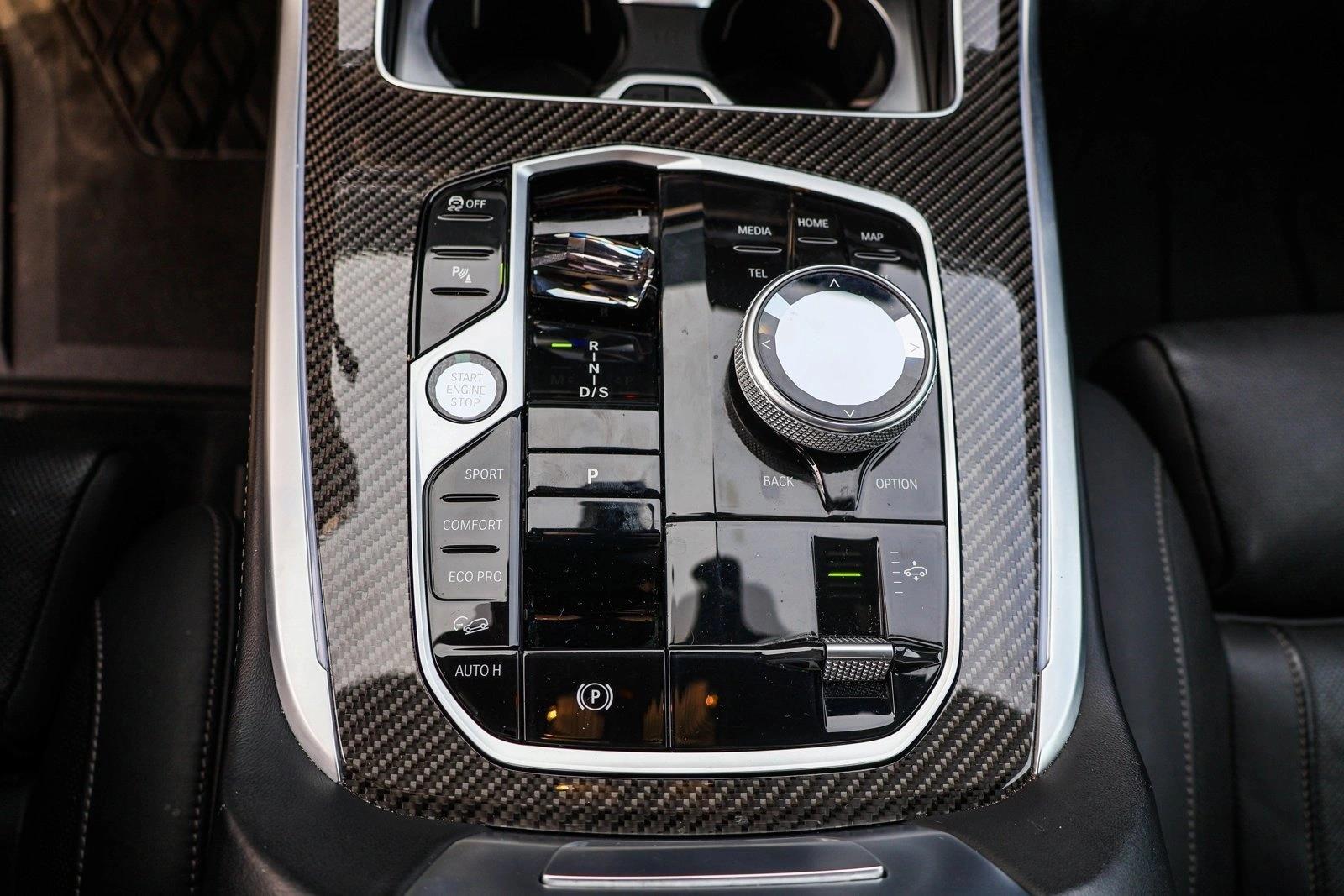 2024 BMW X7 - Image 19