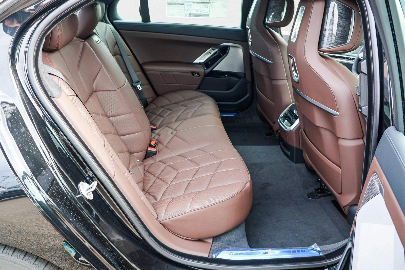 2025 BMW 7 Series 760i - Photo 24
