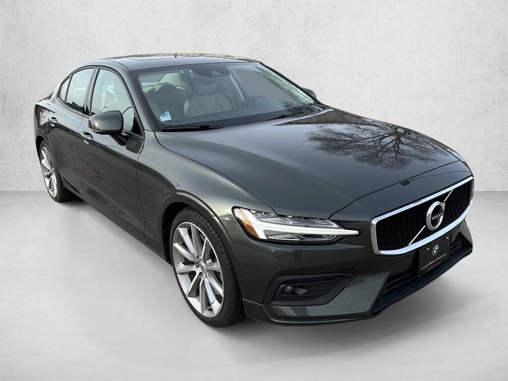Used 2020 Volvo S60 T6 Momentum Sedan