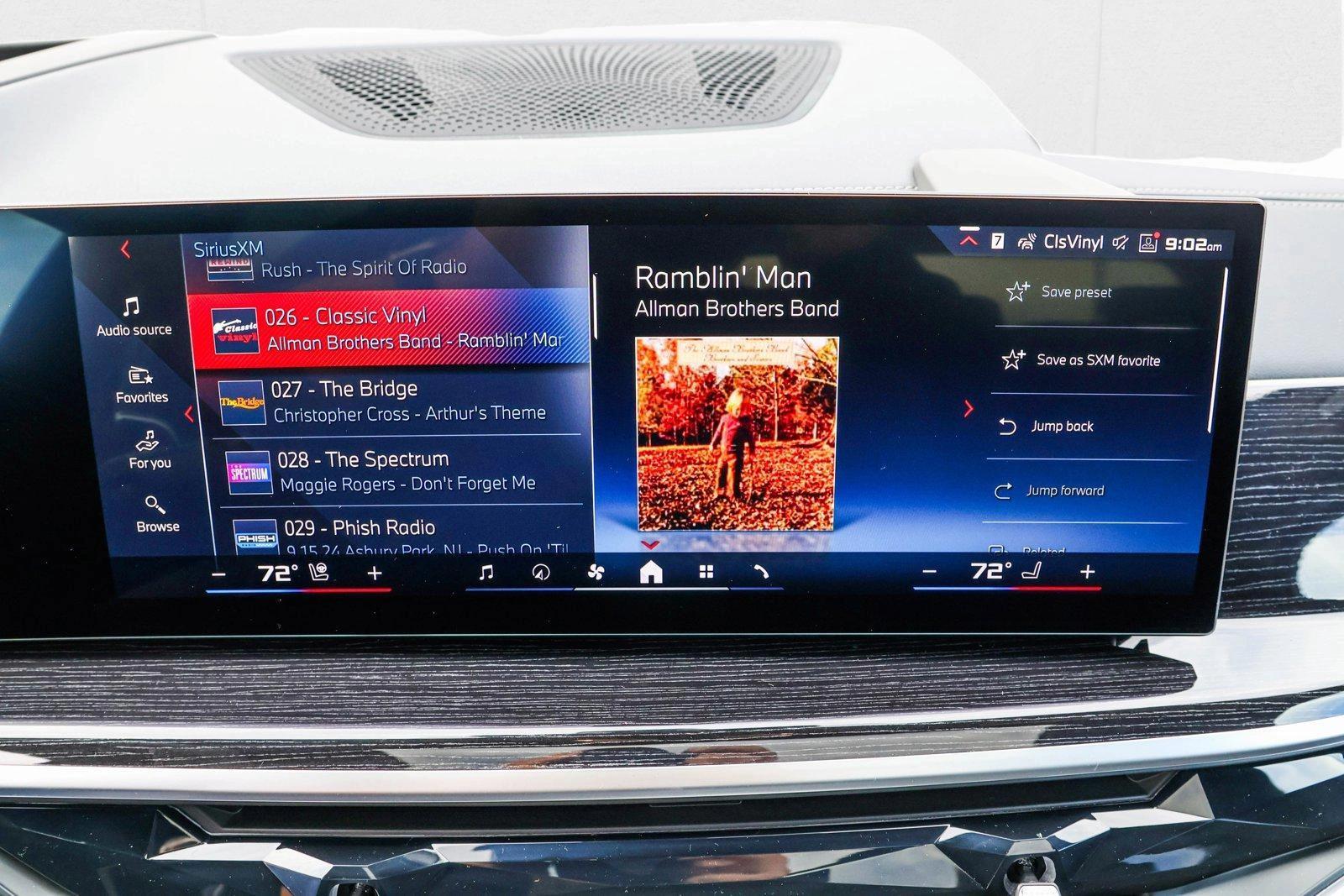 2025 BMW X7 - Image 16