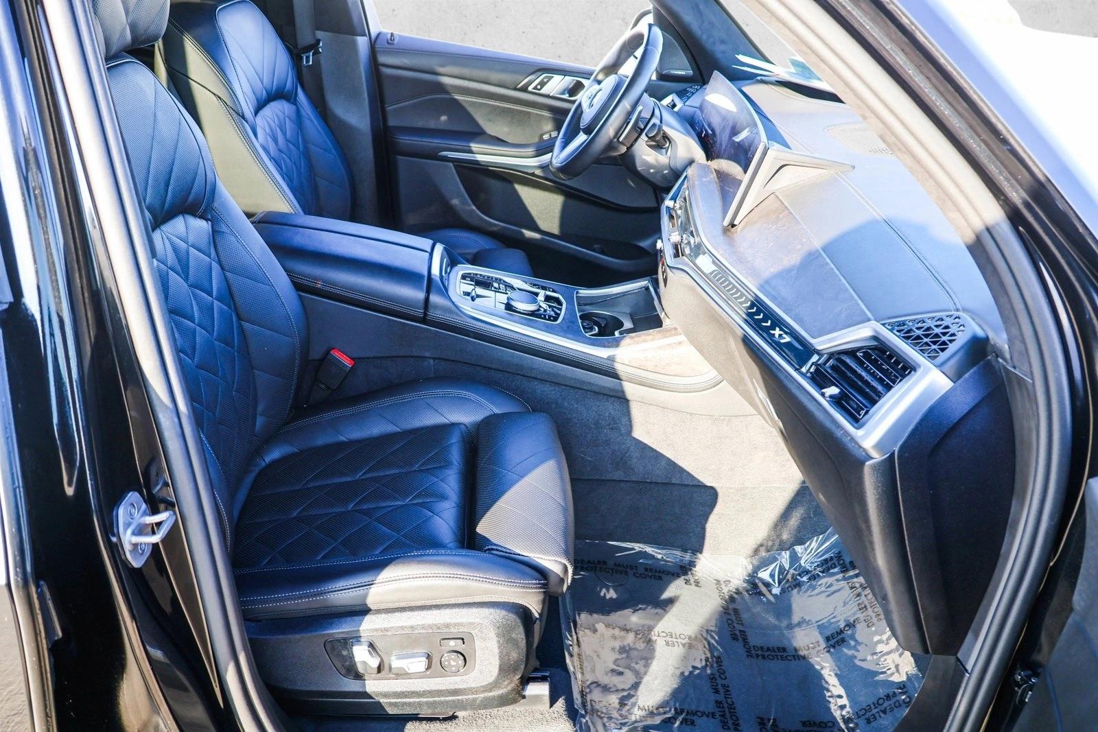 2025 BMW X7 - Image 29