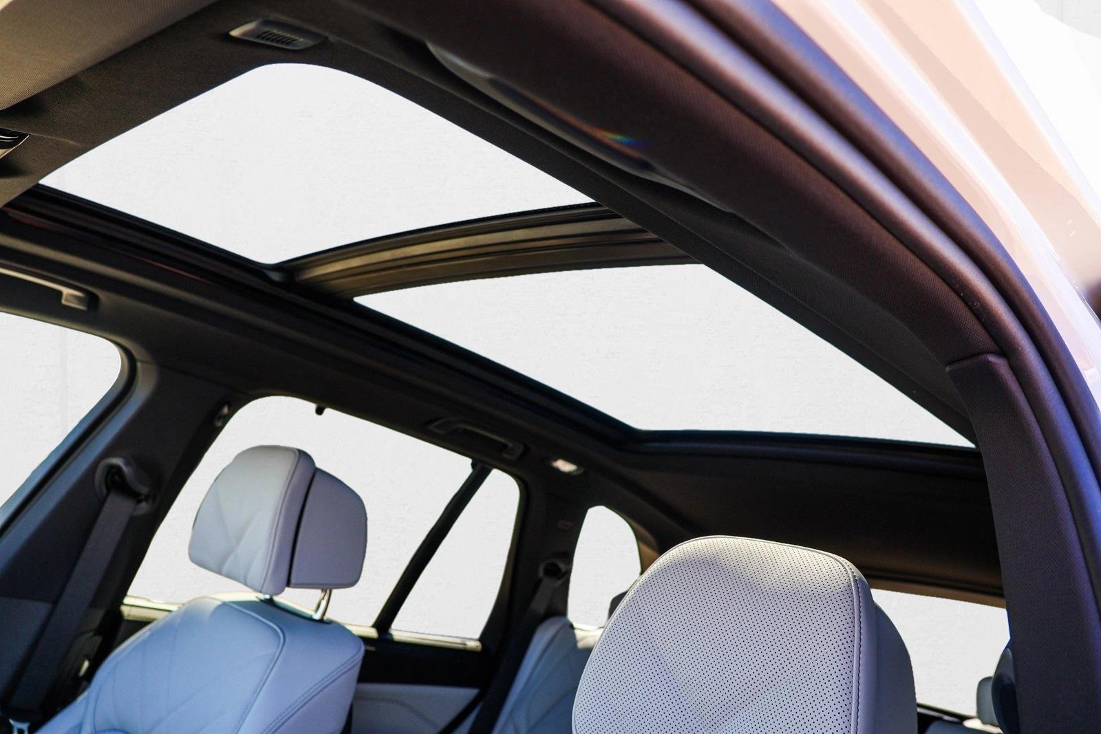 2026 BMW X5 M60i - Photo 11
