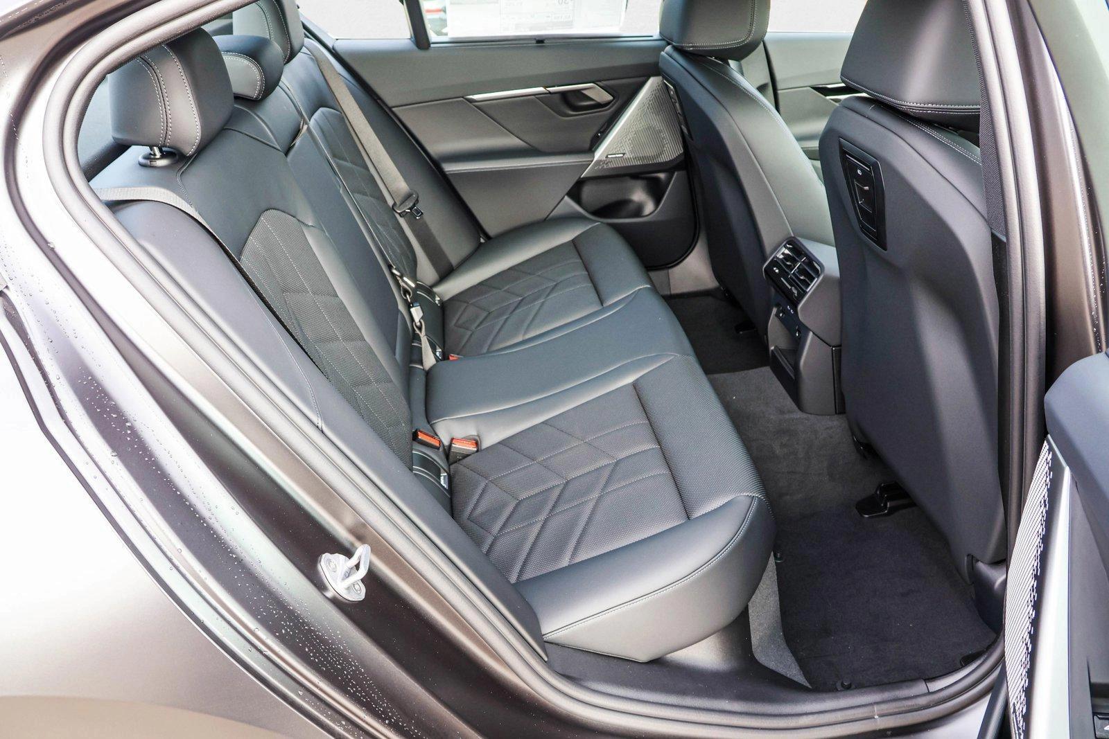 2025 BMW 530I - Image 23