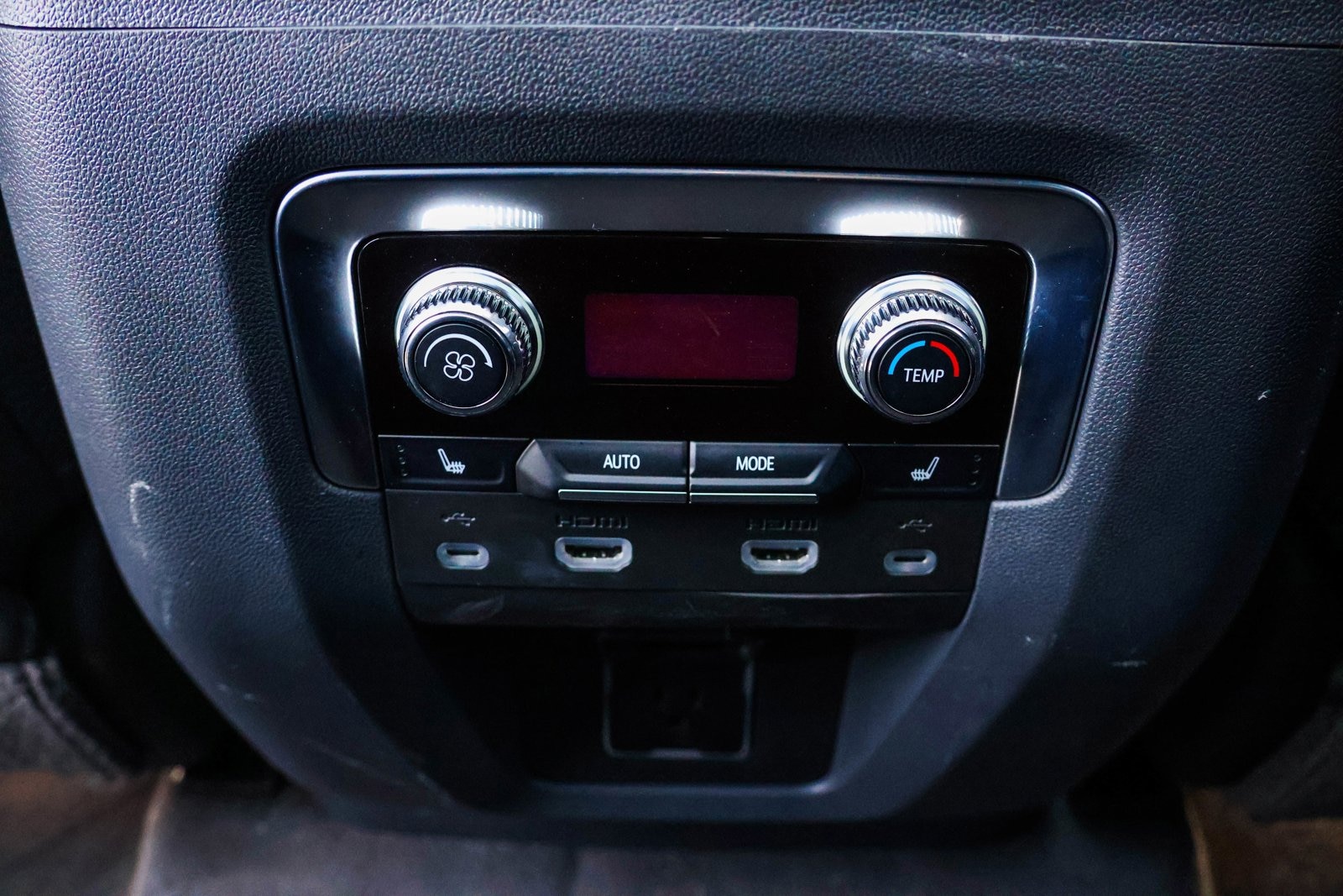 2021 GMC YUKON - Image 25