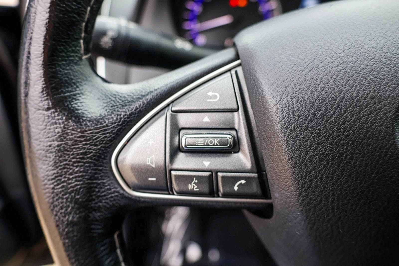 2015 INFINITI Q50 - Image 14