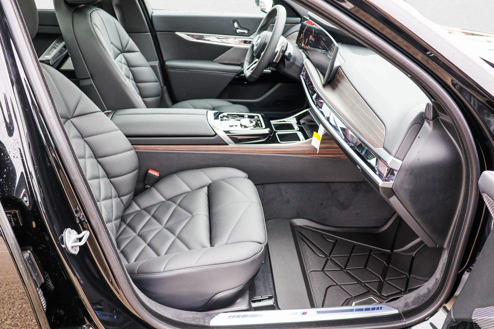2025 BMW 7 Series 740i - Photo 26