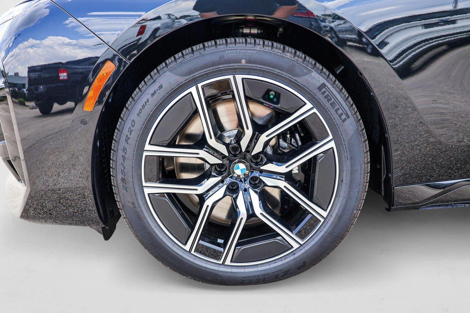 2025 BMW 7 Series 760i - Photo 9
